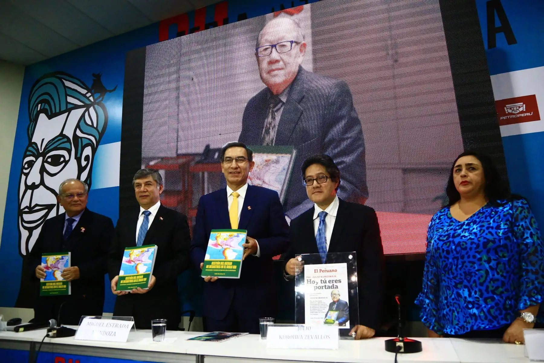 Presidente Martín Vizcarra participa en la presentación del libro "Gestión del riesgo de desastres en el siglo XXI" del reconocido ingeniero Julio Kuroiwa en la Feria Internacional del Libro de Lima.
Foto: ANDINA/Pedro Cárdenas