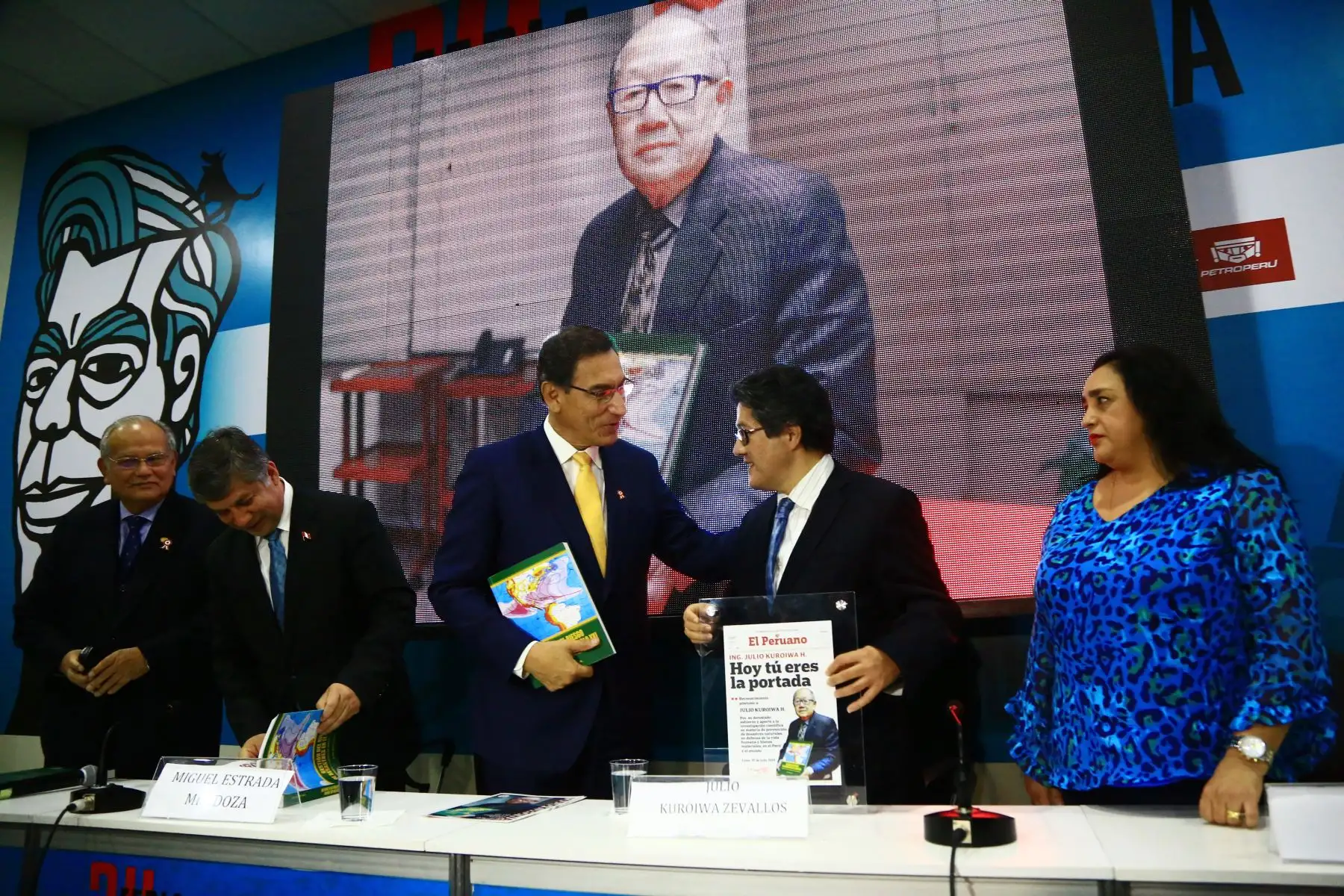 Presidente Martín Vizcarra  participa en la presentación del libro "Gestión del riesgo de desastres en el siglo XXI" del reconocido ingeniero Julio Kuroiwa en la Feria Internacional del Libro de Lima.
Foto: ANDINA/Pedro Cárdenas