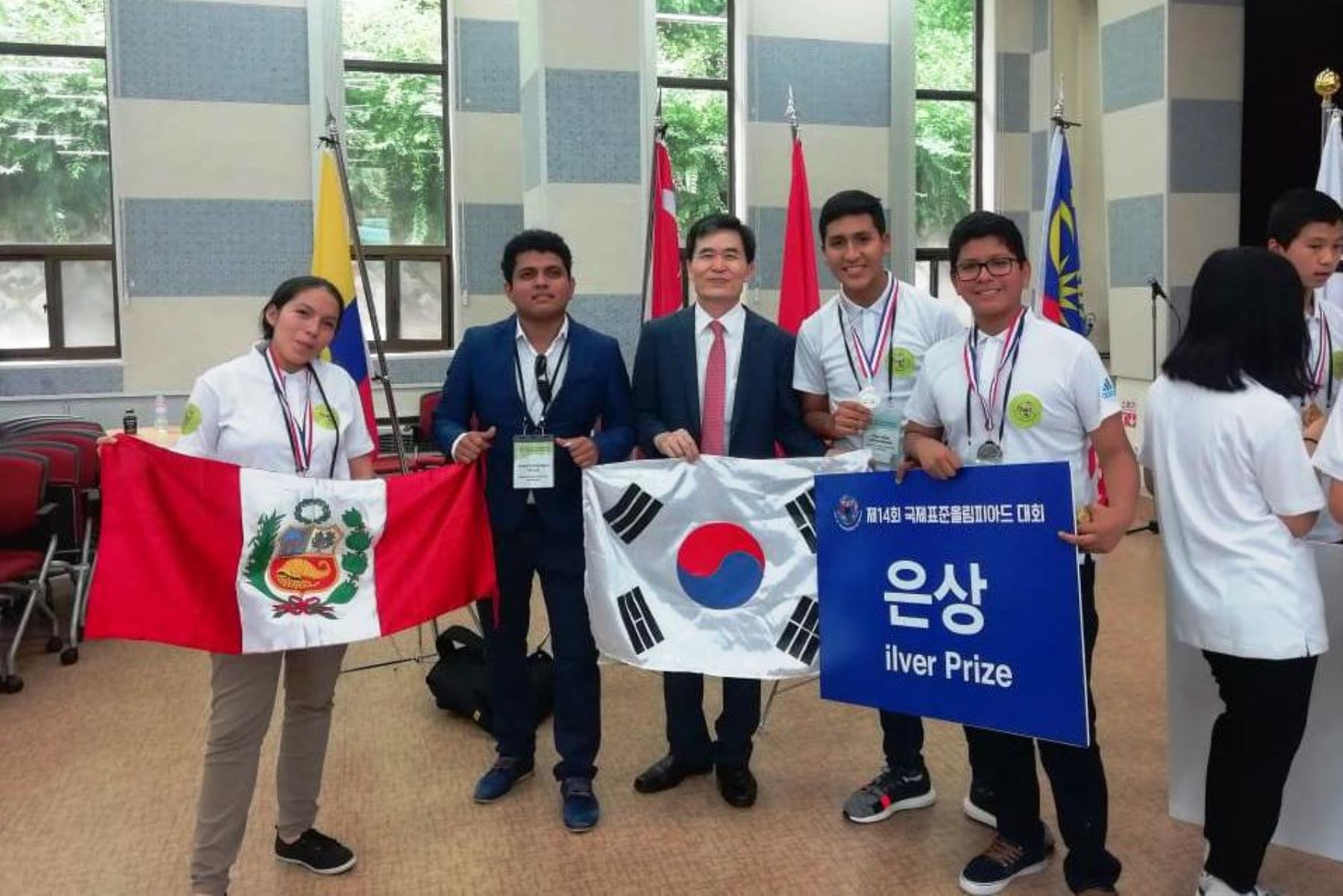 Escolares peruanos ganan medalla de plata en Olimpiada de Normalización en Corea del Sur. Foto: ANDINA/Difusión.