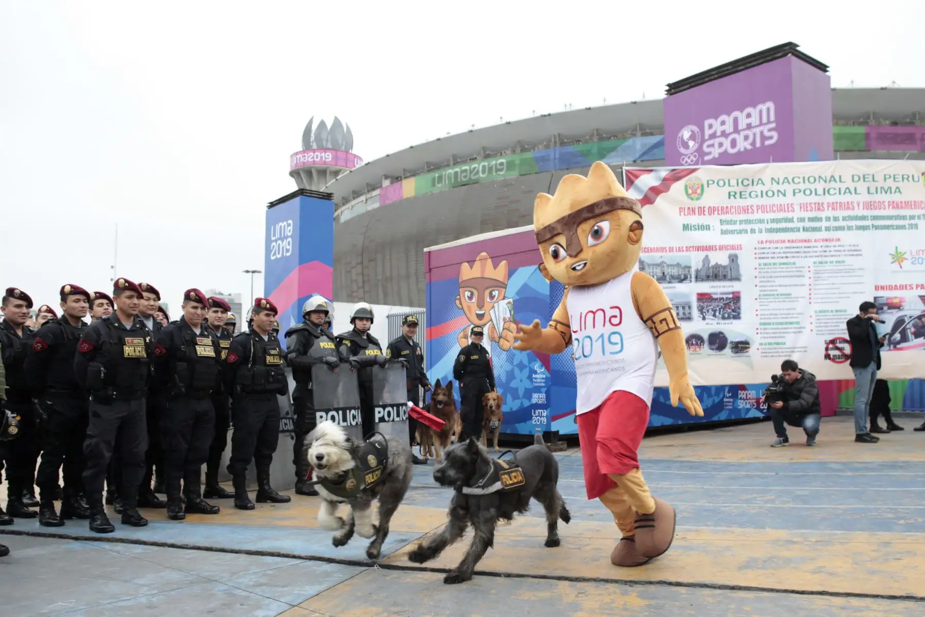 Presentación de detalles de seguridad y cierre de calles por parte de la Policía Nacional del Perú y Lima 2019.
Foto: ANDINA/Miguel Mejía
