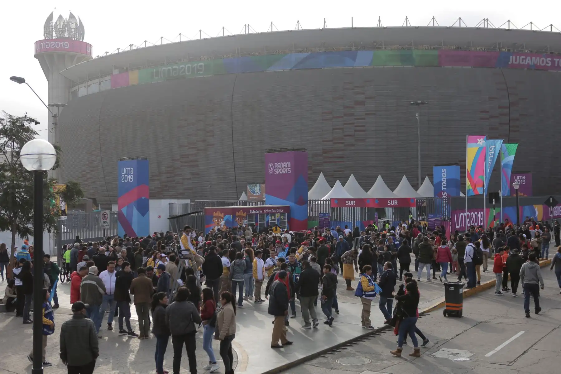 Imágenes previas a la ceremonia de inauguración de los Panamericanos Lima 2019 en los alrededores del Estadio Nacional.
Foto: ANDINA/David Huamaní