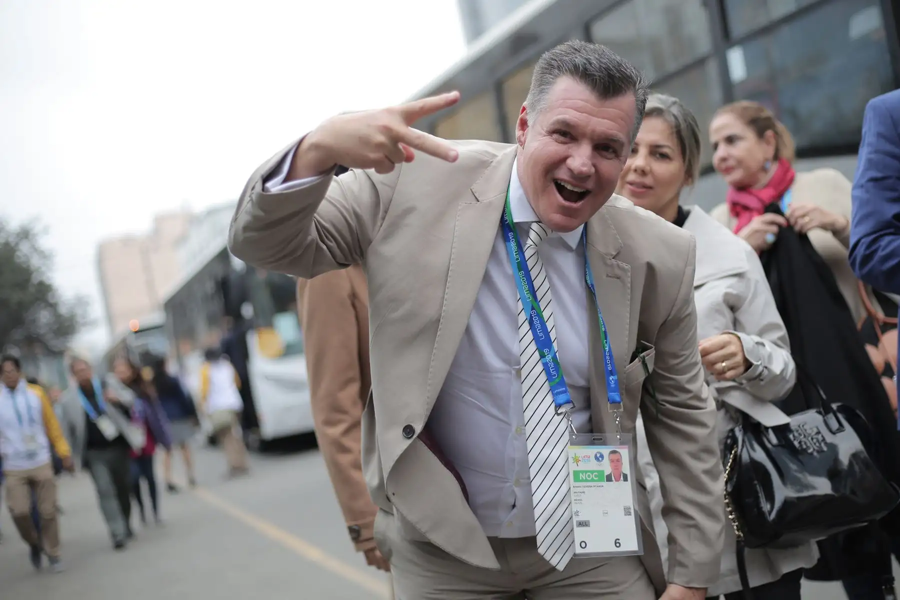 Ciudadanos del mundo se hacen presente en el Estadio Nacional para la inauguración de los juegos Panamericanos Lima 2019.
Foto: ANDINA/David Huamaní