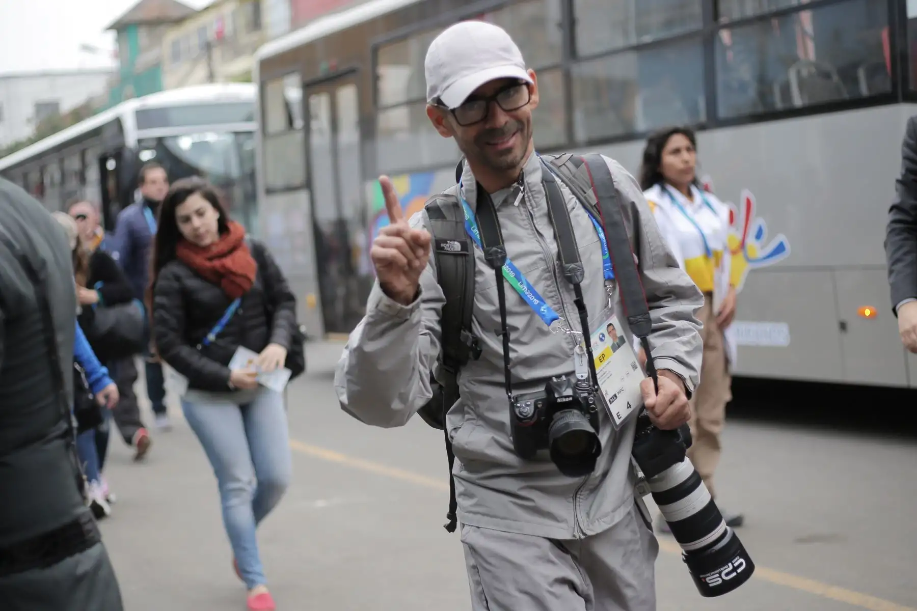 Ciudadanos del mundo se hacen presente en el Estadio Nacional para la inauguración de los juegos Panamericanos Lima 2019.
Foto: ANDINA/David Huamaní