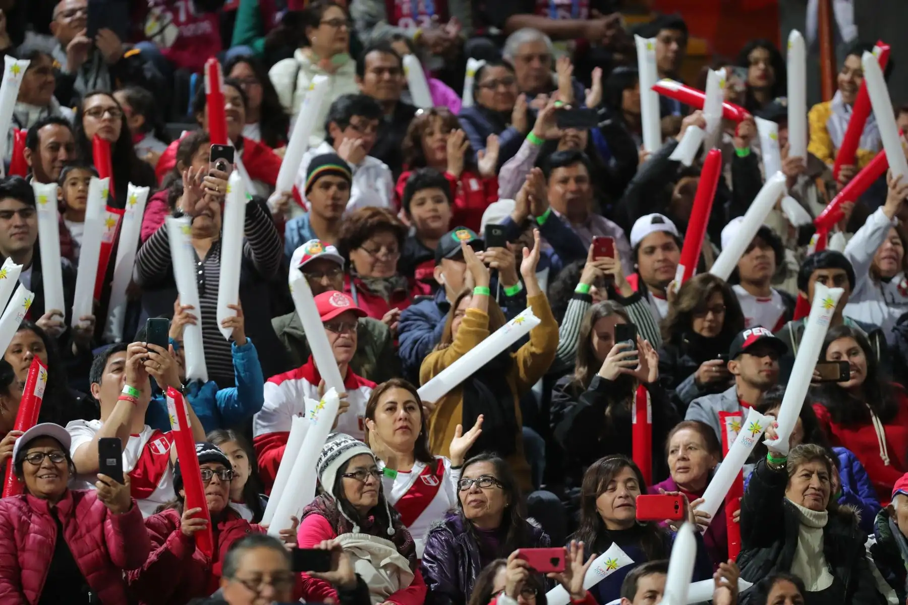 Artistas participan en el ensayo de la ceremonia de inauguración de los Juegos Panamericanos Lima 2019 este viernes en el estadio Nacional en Lima (Perú). 
Foto: EFE