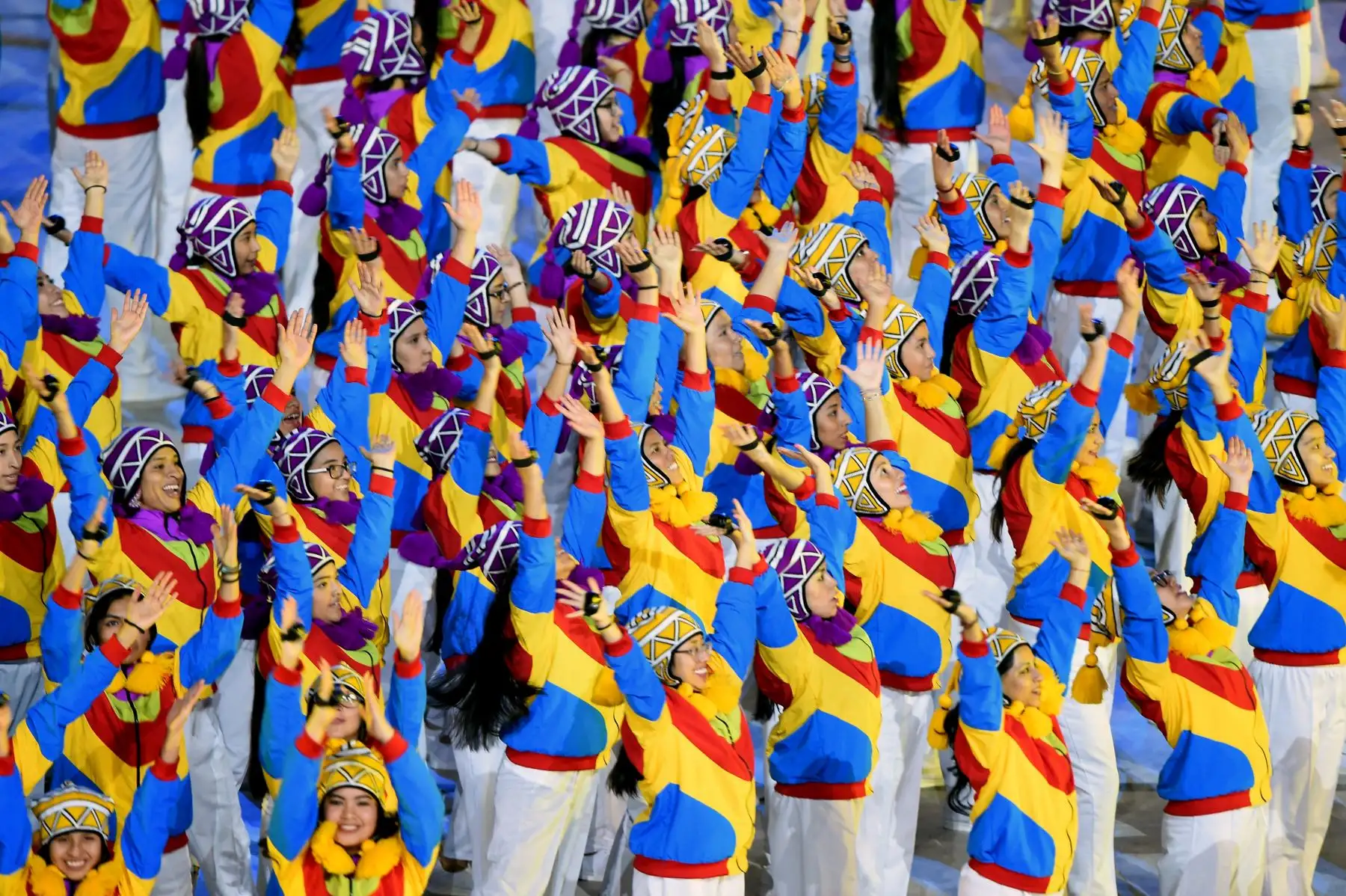 Los artistas se presentan durante la ceremonia de apertura de los Juegos Panamericanos de Lima 2019 en el Estadio Nacional de Lima, el 26 de julio de 2019. Los Juegos Panamericanos se extienden hasta el 11 de agosto.
 AFP
