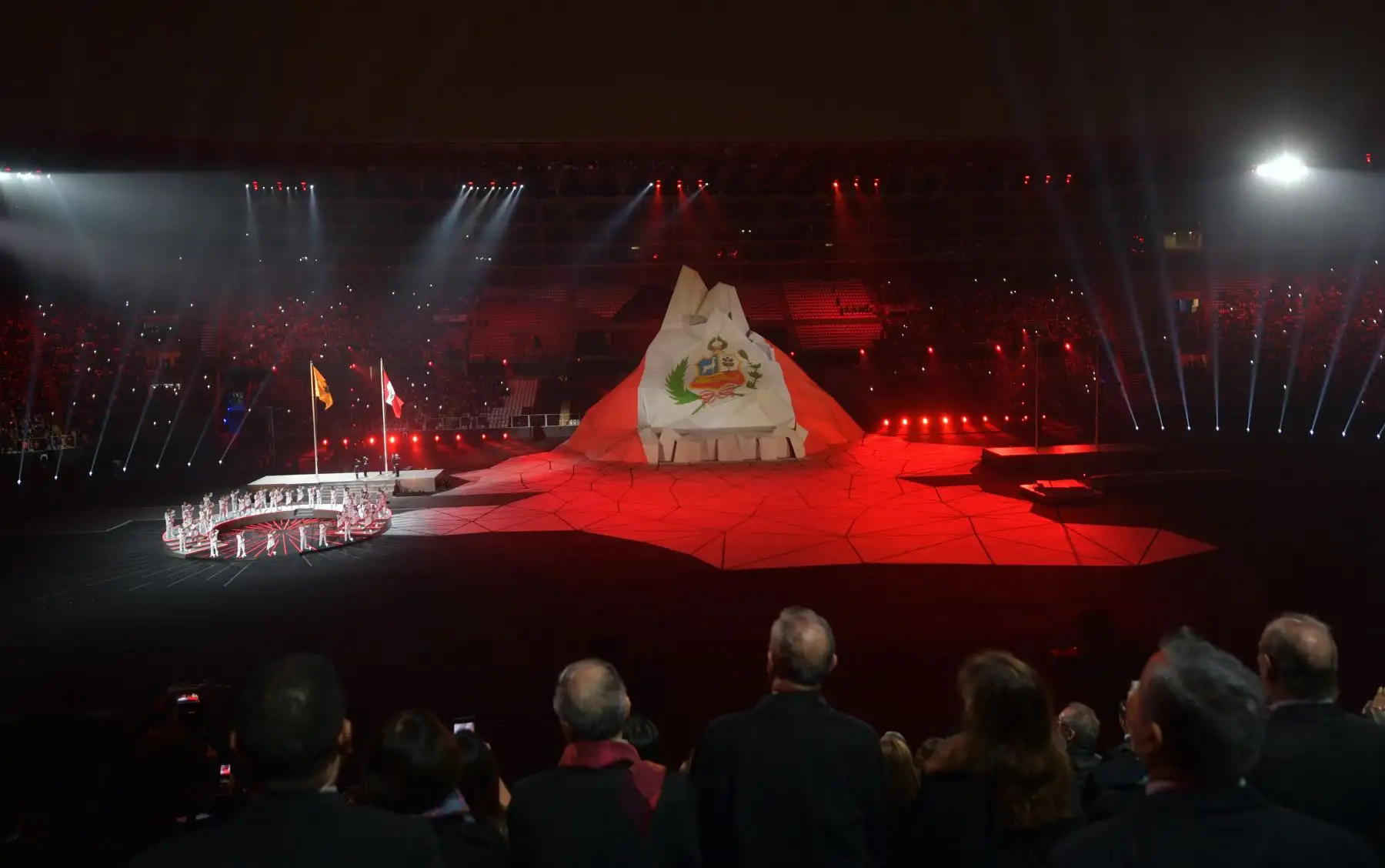 Vista general de la ceremonia de apertura de los Juegos Panamericanos de Lima 2019 en el Estadio Nacional de Lima, el 26 de julio de 2019. Los Juegos Panamericanos se extienden hasta el 11 de agosto.
 AFP