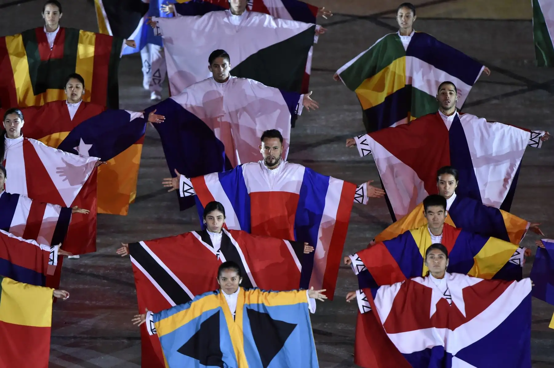 Los artistas se presentan durante la ceremonia de apertura de los Juegos Panamericanos de Lima 2019 en el Estadio Nacional de Lima, el 26 de julio de 2019. Los Juegos Panamericanos se extienden hasta el 11 de agosto. AFP