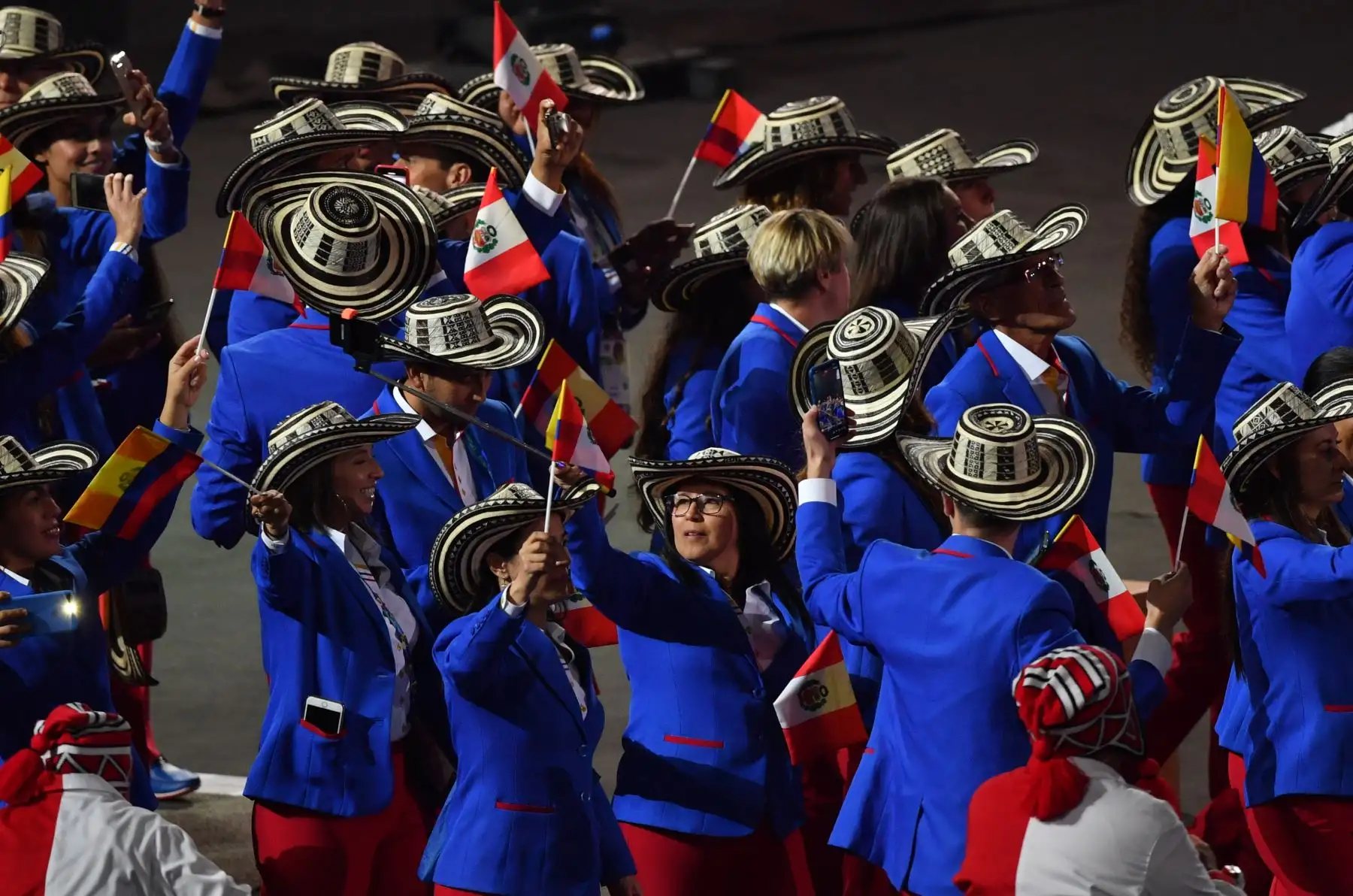 Miembros de la delegación de Colombia participan en el Desfile de las Naciones durante la ceremonia de apertura de Lima 2019.Foto.AFP
