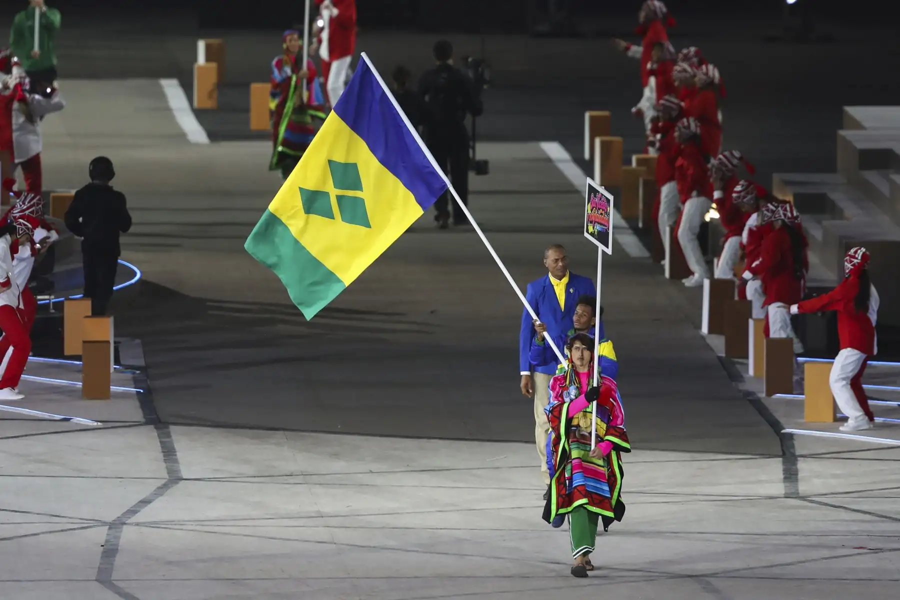 La delegación de San Vicente y las Granadinas está encabezada por el atleta Lucky Chevrier durante la ceremonia de apertura en el Estadio Nacional de los Juegos Panamericanos de Lima 2019. 
Foto: Lima 2019