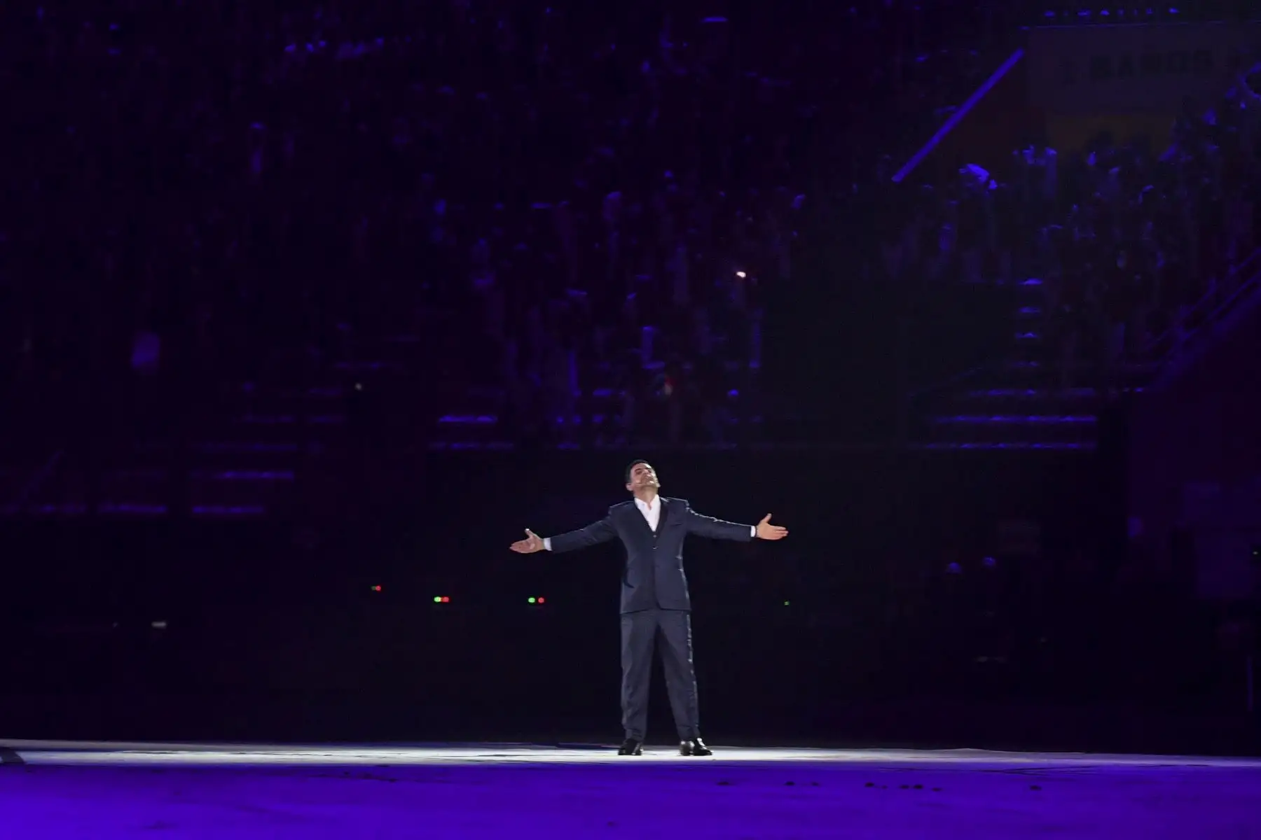 El tenor operístico peruano Juan Diego Florez se presenta durante la ceremonia de apertura de los Juegos Panamericanos de Lima 2019 en el Estadio Nacional de Lima.
Foto: AFP