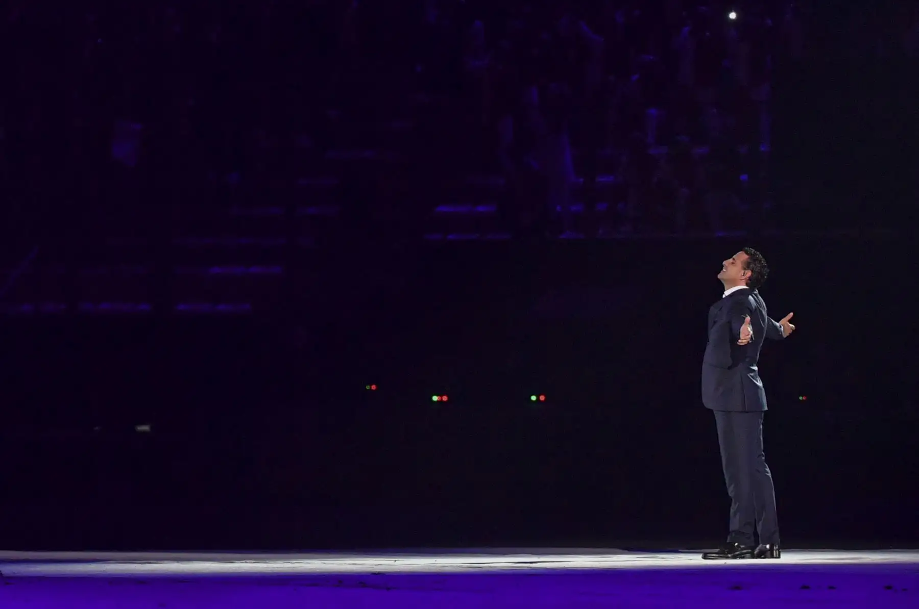 El tenor operístico peruano Juan Diego Florez se presenta durante la ceremonia de apertura de los Juegos Panamericanos de Lima 2019 en el Estadio Nacional de Lima.
Foto: AFP