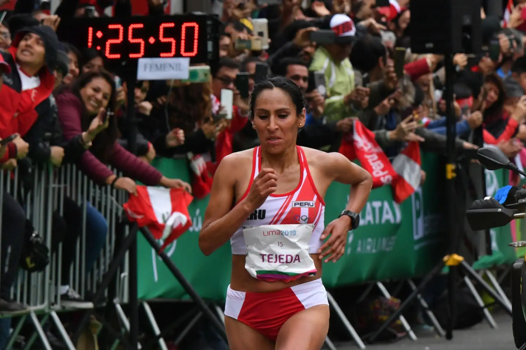 Gladys Lucy Tejeda Pucuhuaranga de Perú corre durante la Maratón de mujeres en los Juegos Panamericanos Lima 2019 en Lima, Perú, el 27 de julio de 2019. Los Juegos Panamericanos duran hasta el 11 de agosto. AFP