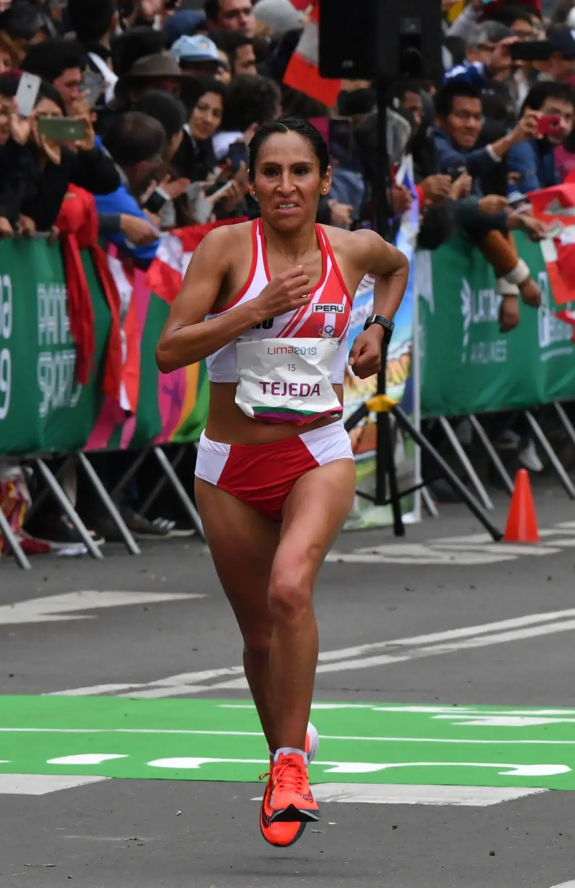 Gladys Lucy Tejeda Pucuhuaranga, de Perú, compite durante la Maratón de mujeres en los Juegos Panamericanos Lima 2019 en Lima, Perú, el 27 de julio de 2019. Los Juegos Panamericanos duran hasta el 11 de agosto.
 AFP