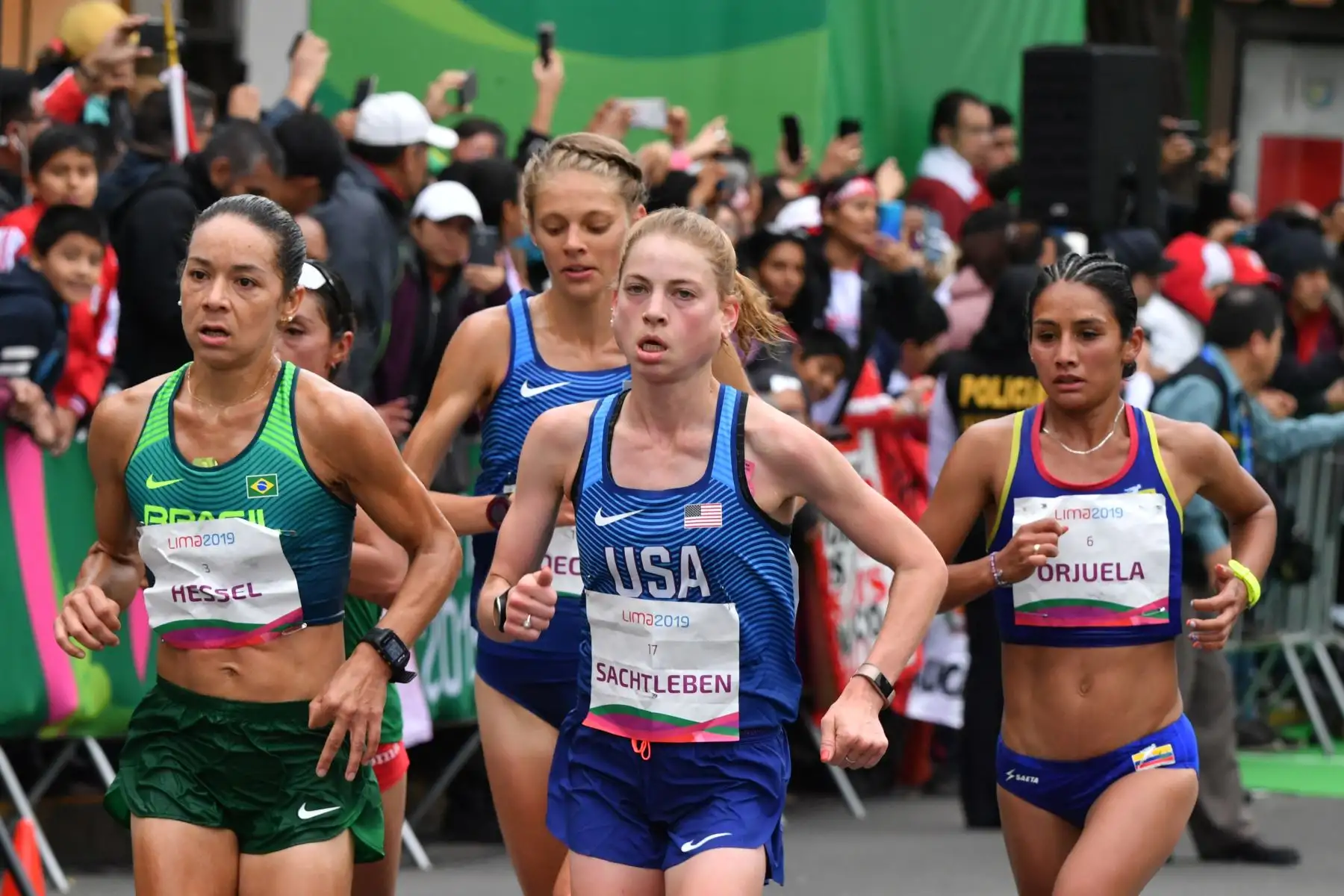 De izquierda a derecha, Andreia Hessel, la estadounidense Bethany Sachtleben y Samantha Roecker y la colombiana Rocio Orjuela corren durante la maratón de mujeres en los Juegos Panamericanos de Lima 2019 en Lima, Perú, el 27 de julio de 2019. Los juegos se ejecutan hasta el 11 de agosto.
AFP