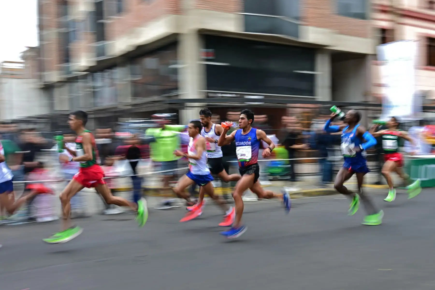 Los atletas compiten en la Maratón masculina durante los Juegos Panamericanos Lima 2019 en Lima, Perú, el 27 de julio de 2019. Los Juegos Panamericanos se extienden hasta el 11 de agosto.
 AFP