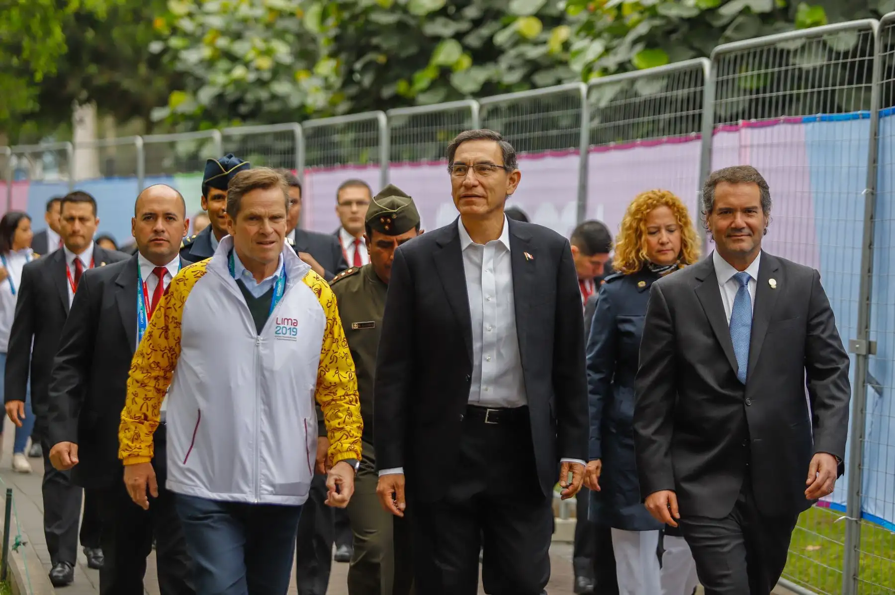 El presidente de la República, Martín Vizcarra, entregó hoy la medalla de oro a los atletas nacionales Gladys Tejeda y Christian Pacheco, campeones panamericanos en la maratón de mujeres y varones respectivamente, en los Juegos Panamericanos Lima 2019. 
Foto: ANDINA/Prensa Presidencia