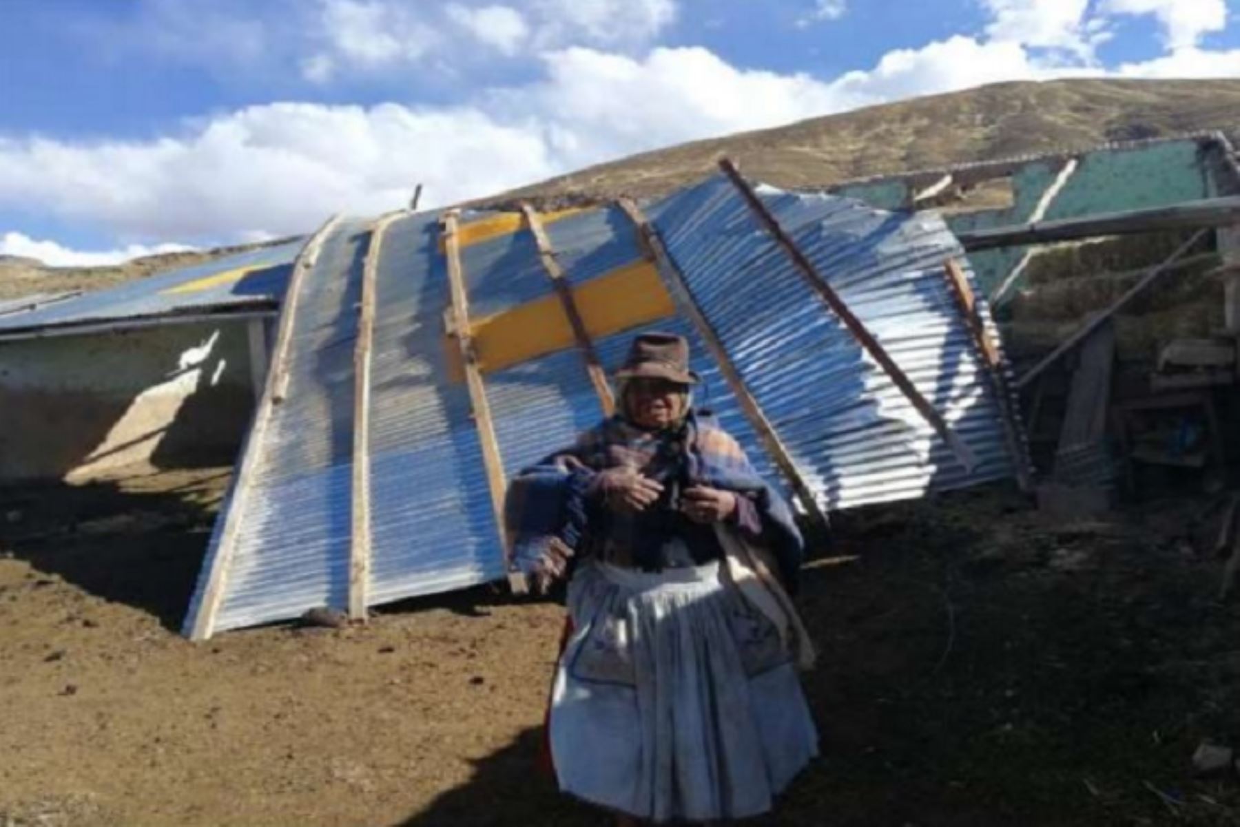 El Gobierno Regional de Puno coordina con los gobiernos locales la entrega de bienes de ayuda humanitaria para la atención de la población afectada por los vientos fuertes registrados el pasado 24 de julio en 12 provincias del departamento de Puno.