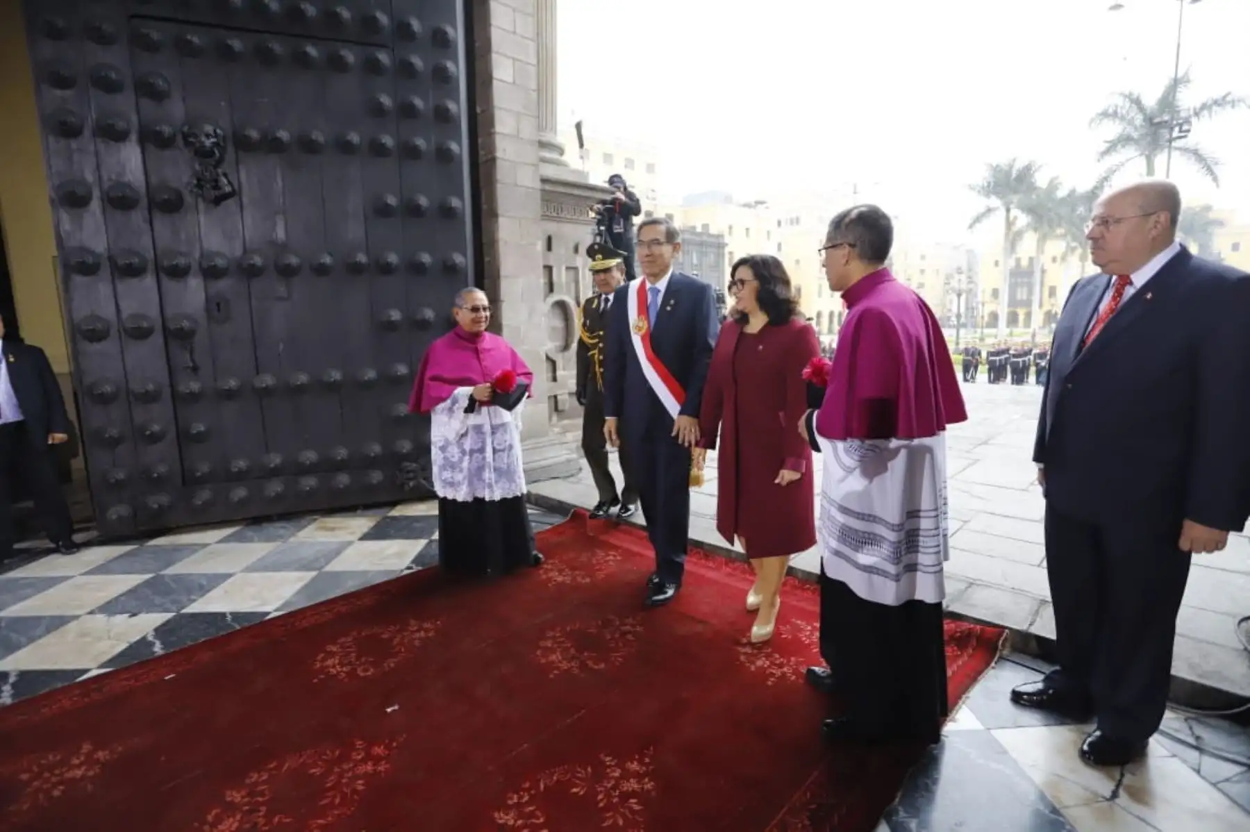 Presidente Martín Vizcarra, junto a la primera dama, Maribel Díaz, asiste a la misa solemne y tedeum por el 198.° aniversario de la Independencia del Perú.Foto:ANDINA/Presidencia