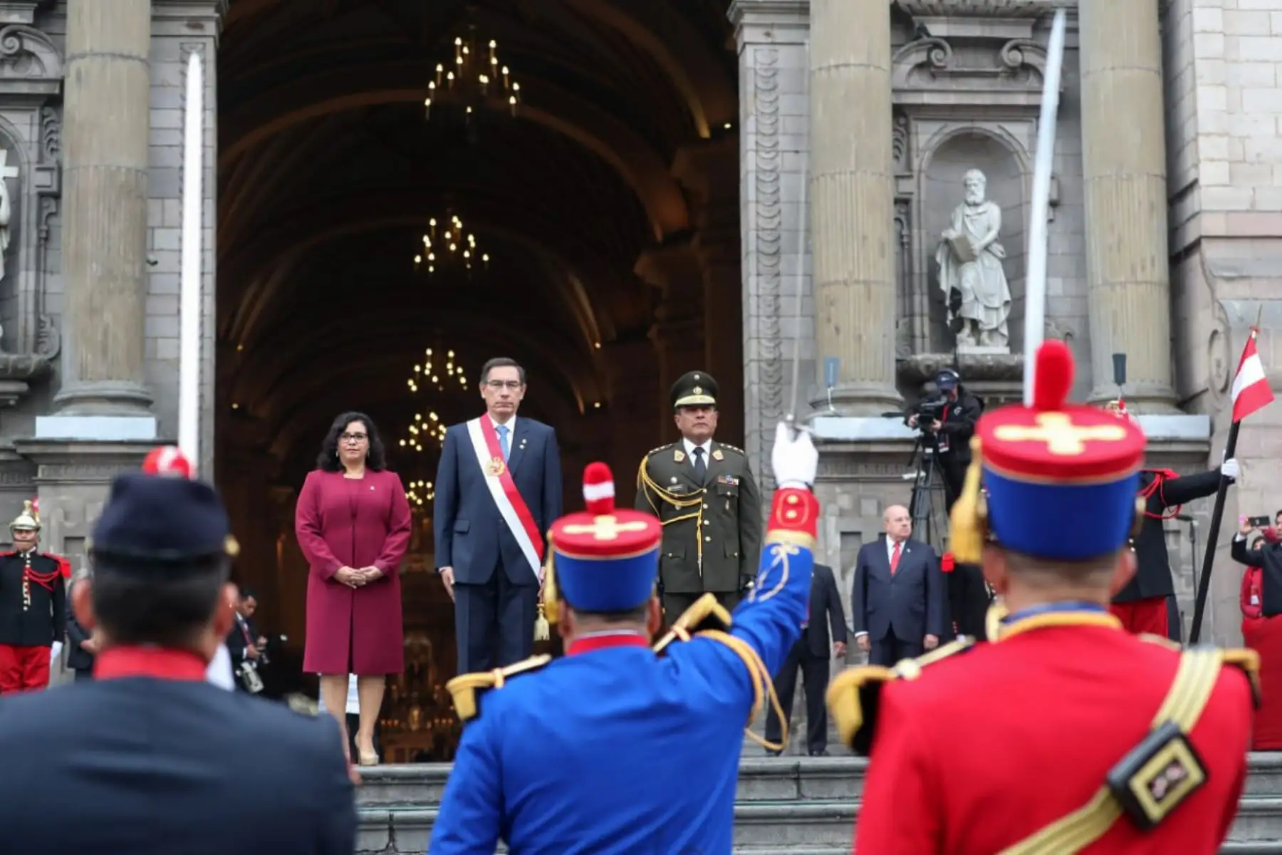 Presidente Martín Vizcarra, junto a la primera dama, Maribel Díaz, asiste a la misa solemne y tedeum por el 198.° aniversario de la Independencia del Perú.Foto:ANDINA/Presidencia