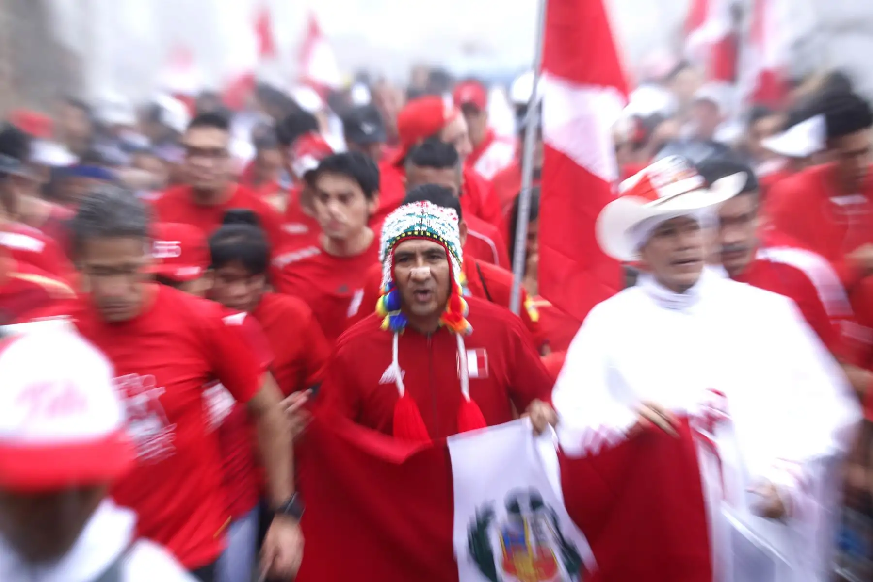 Más de un centenar de atletas de Lima suben al cerro San Cristóbal por Fiestas Patrias. Foto: ANDINA/Josue Ramos
