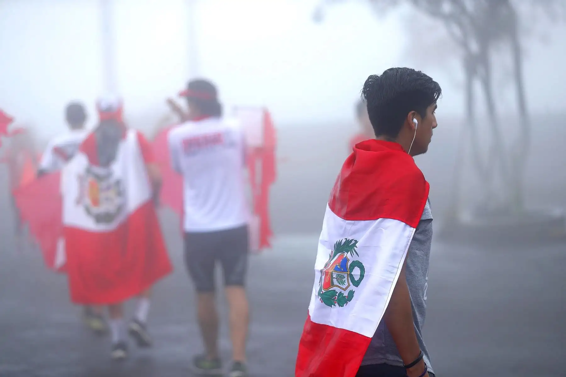 Más de un centenar de atletas de Lima suben al cerro San Cristóbal por Fiestas Patrias. Foto: ANDINA/Josue Ramos
