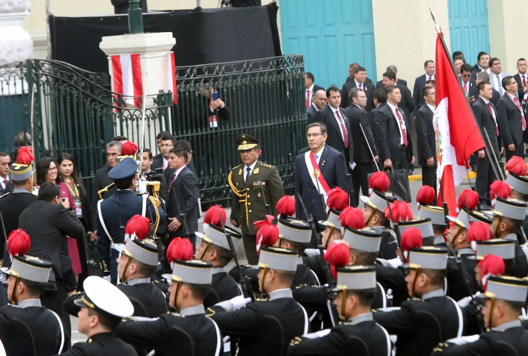 Llegada del  Presidente de la República, Martín Vizcarra al congreso .  Foto: ANDINA/Norman Córdova