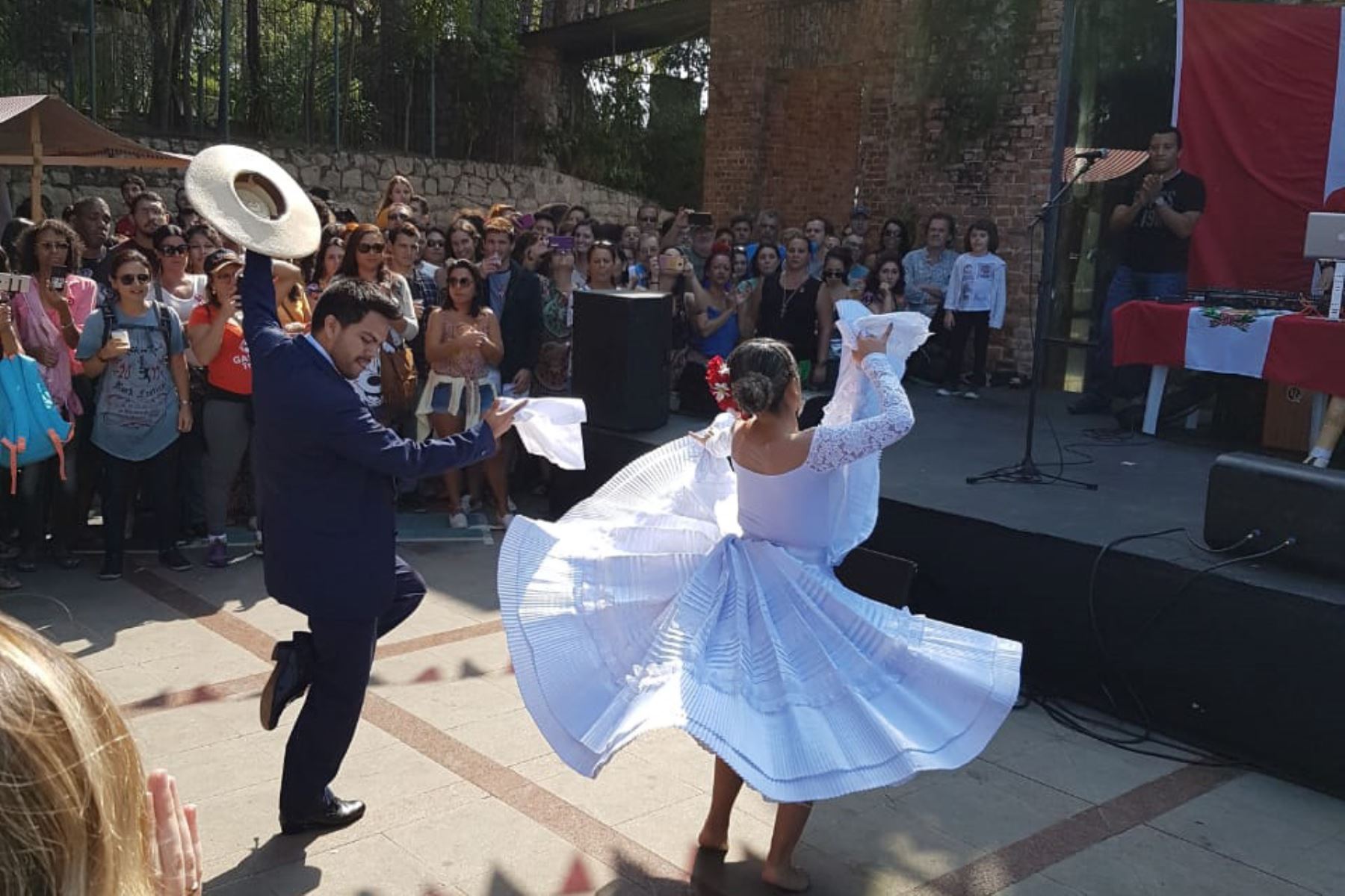 I peruviani a Milano festeggeranno le feste nazionali con musica, cibo e sport |  Notizia