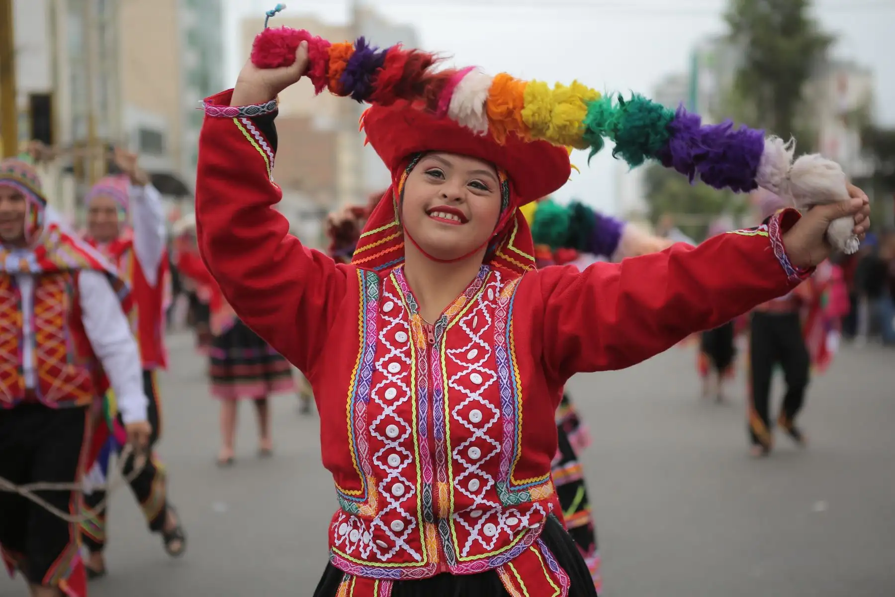 26 artistas con habilidades especiales de la Instituto Fray Masías, que deleitaron al público con el cuadro de huaino cusqueño Valicha en el Desfile Cívico Militar por Fiestas patrias.Foto: ANDINA/Prensa Presidencia
