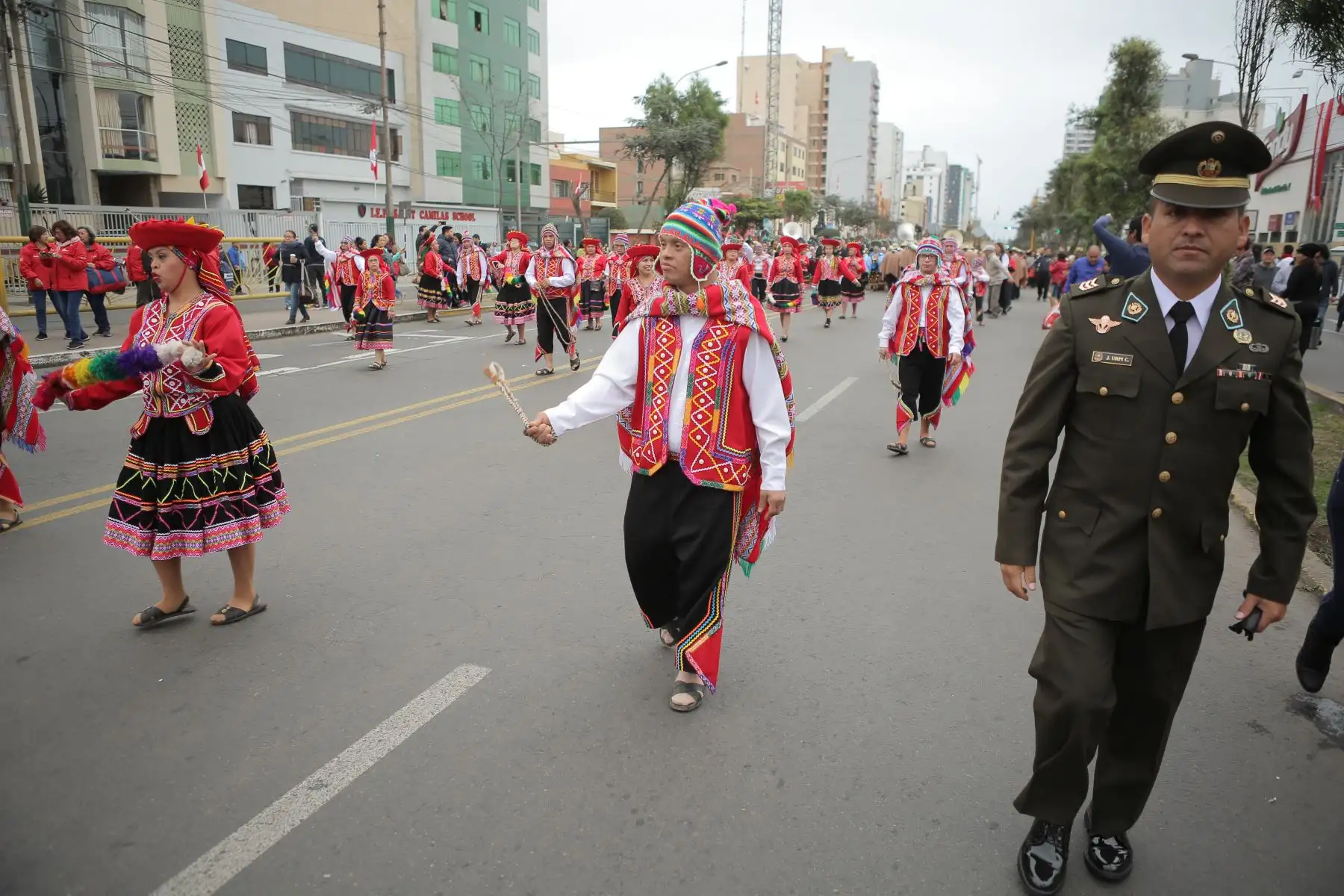 26 artistas con habilidades especiales de la Instituto Fray Masías, que deleitaron al público con el cuadro de huaino cusqueño Valicha en el Desfile Cívico Militar por Fiestas patrias.Foto: ANDINA/Prensa Presidencia