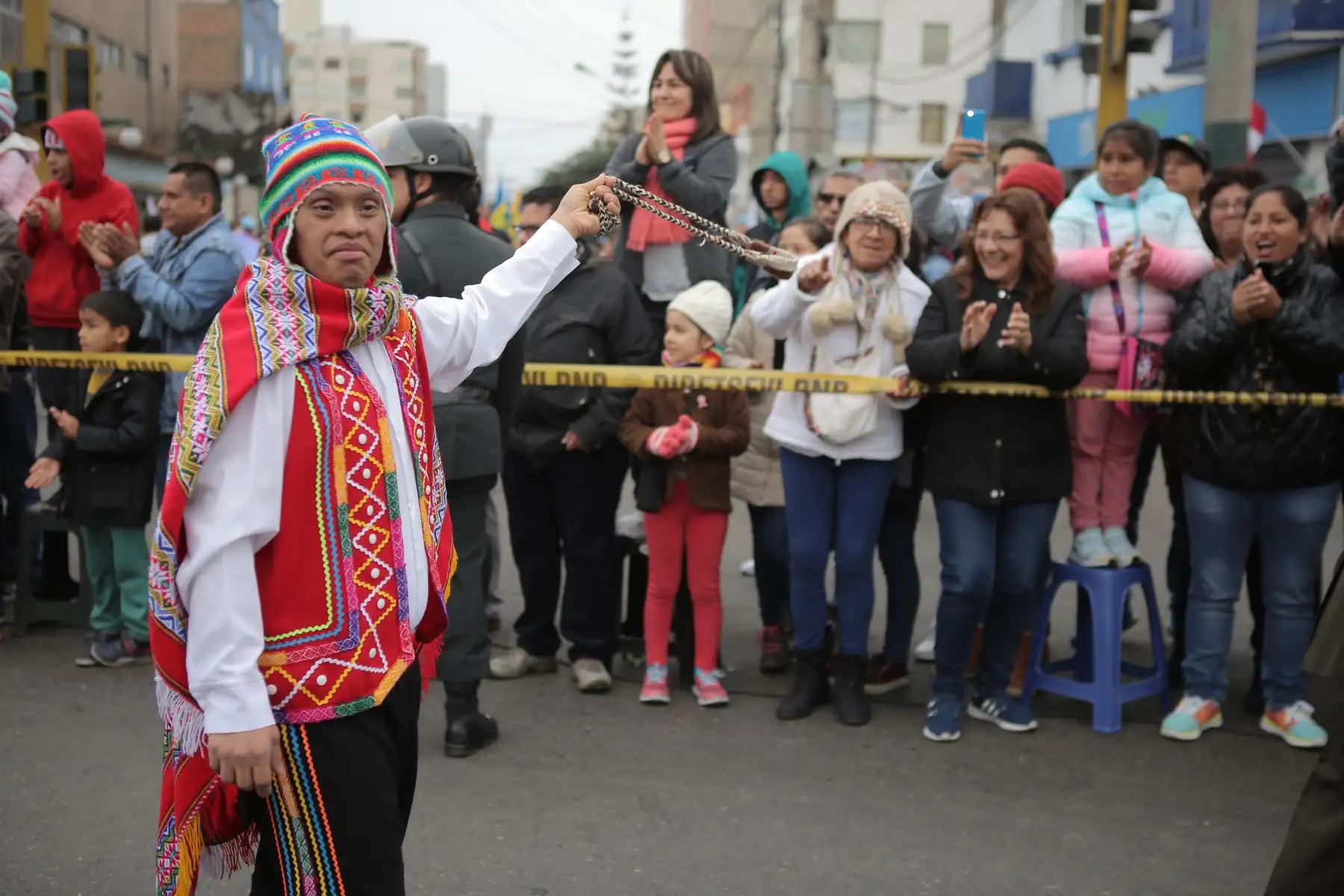 26 artistas con habilidades especiales de la Instituto Fray Masías, que deleitaron al público con el cuadro de huaino cusqueño Valicha en el Desfile Cívico Militar por Fiestas patrias.Foto: ANDINA/Prensa Presidencia