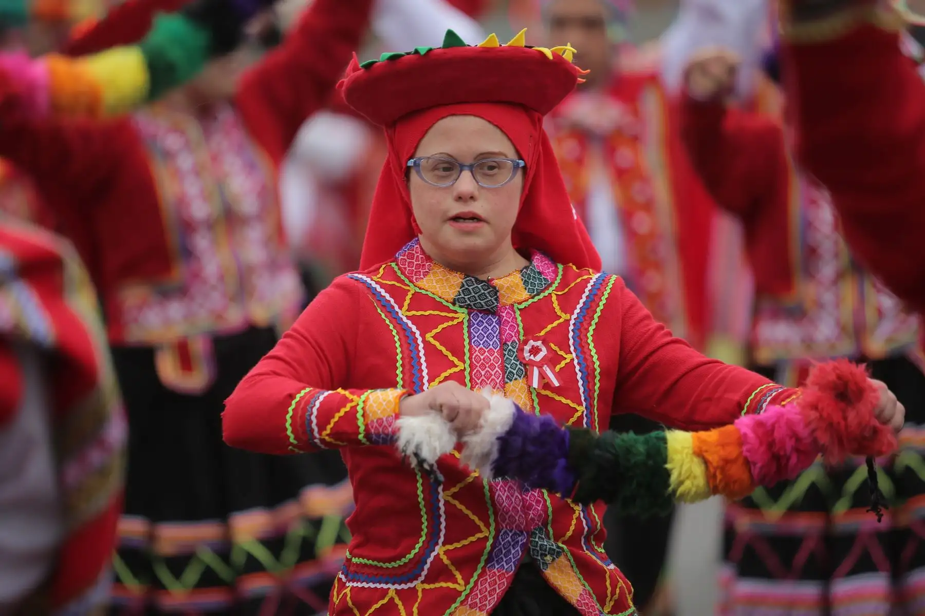 26 artistas con habilidades especiales de la Instituto Fray Masías, que deleitaron al público con el cuadro de huaino cusqueño Valicha en el Desfile Cívico Militar por Fiestas patrias.Foto: ANDINA/Prensa Presidencia