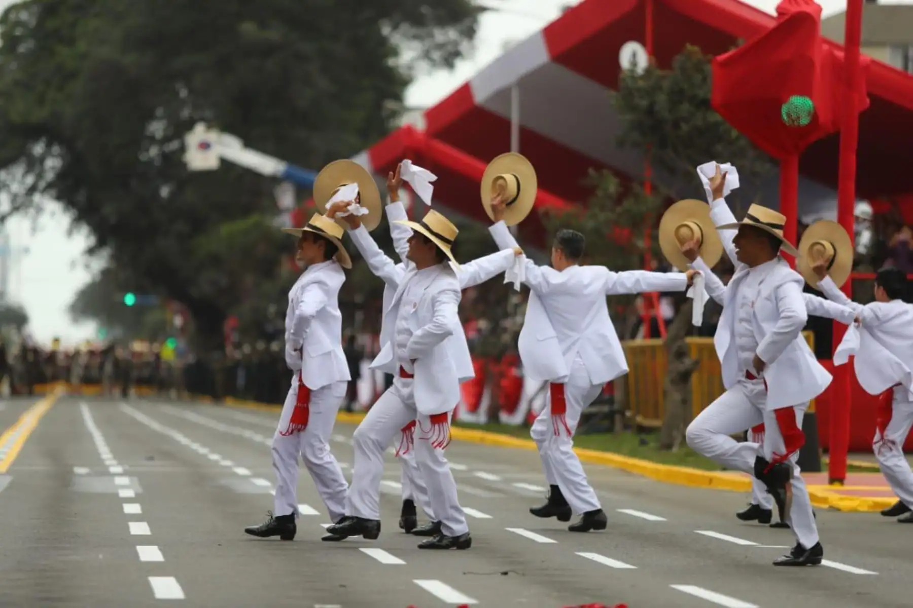 Marinera norteña del ballet folklórico nacional se robó el show durante el desfile Cívico Militar por fiestas patrias. Foto: ANDINA/Prensa Presidencia