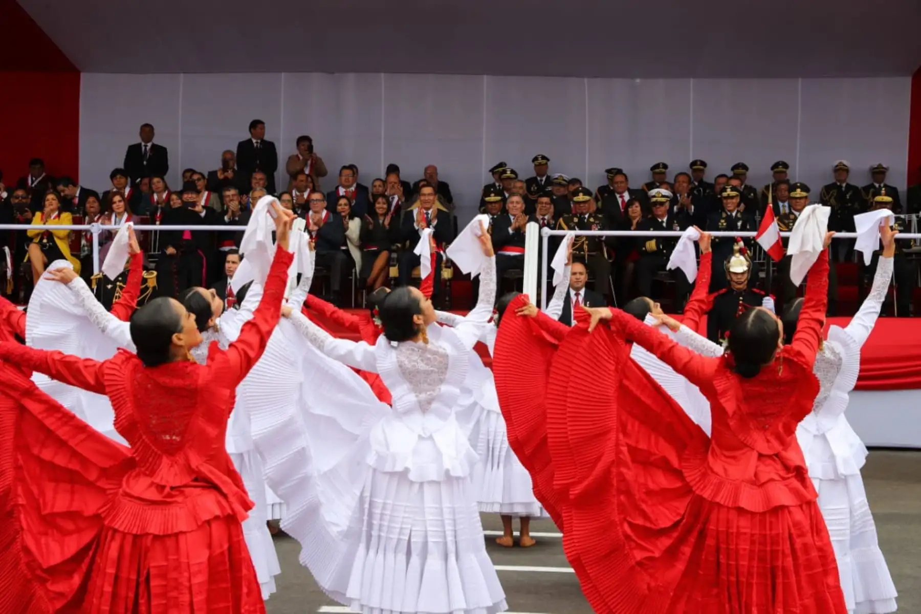 Marinera norteña del ballet folklórico nacional se robó el show durante el desfile Cívico Militar por fiestas patrias. Foto: ANDINA/Prensa Presidencia
