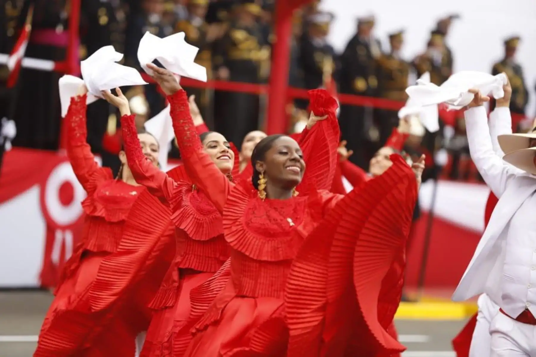 Marinera norteña del ballet folklórico nacional se robó el show durante el desfile Cívico Militar por fiestas patrias. Foto: ANDINA/Prensa Presidencia