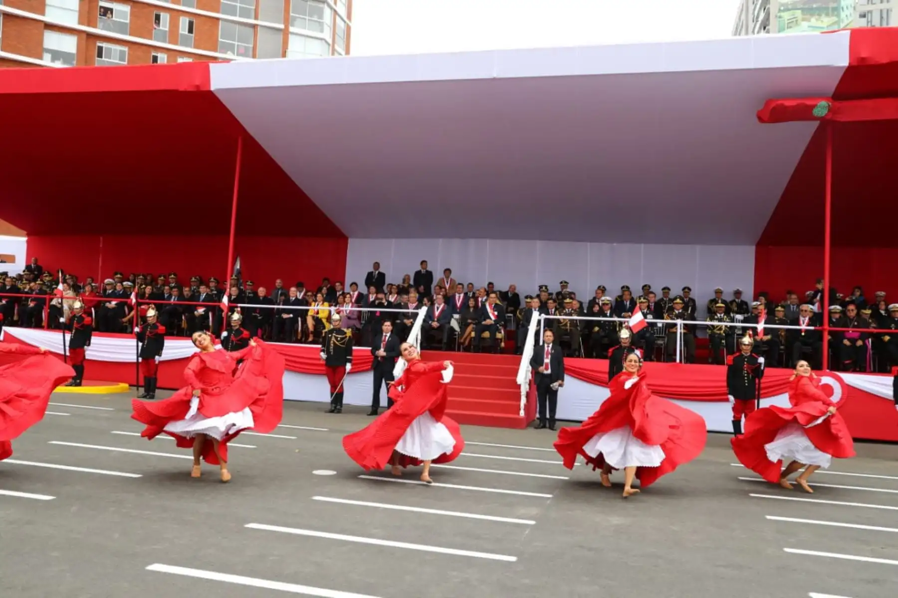 Marinera norteña del ballet folklórico nacional se robó el show durante el desfile Cívico Militar por fiestas patrias. Foto: ANDINA/Prensa Presidencia