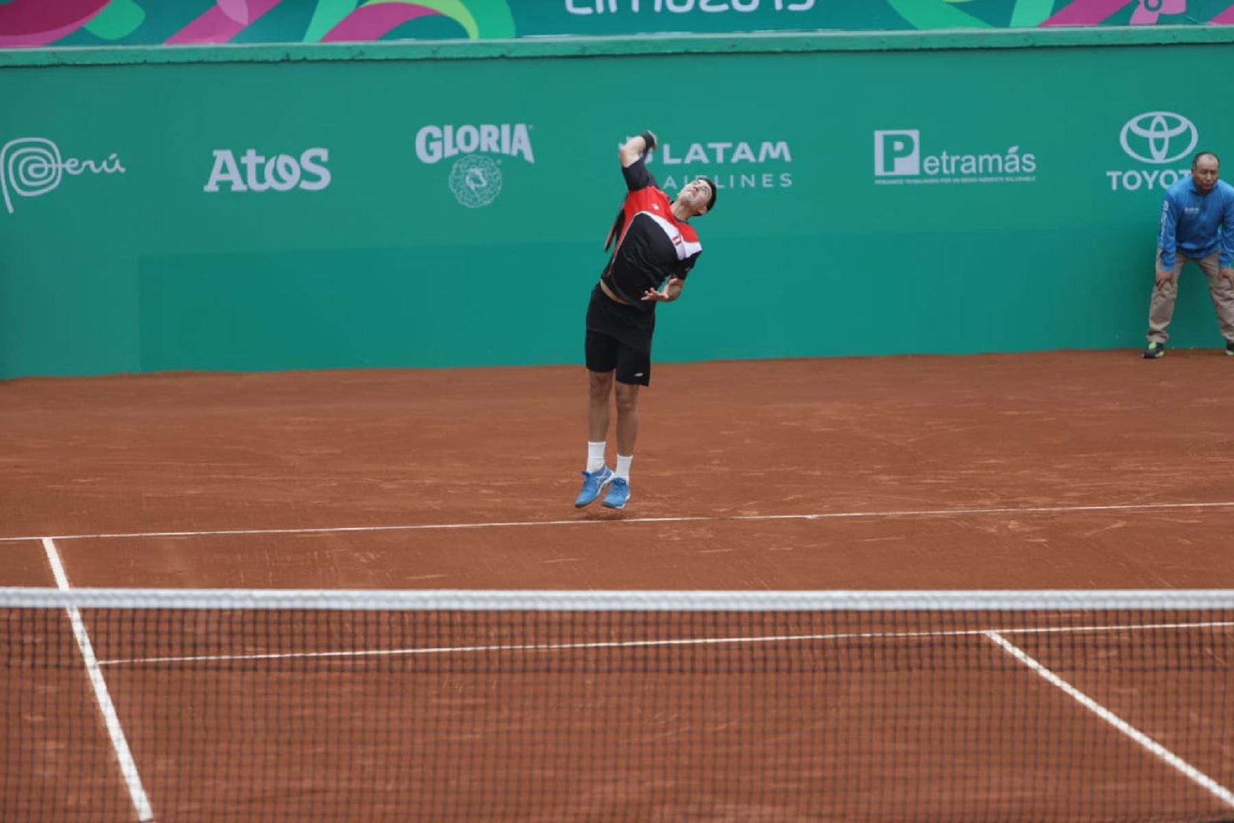 Nicolás Álvarez jugó el primer partido del día en la Copa Davis. Foto: ANDINA/Difusión
