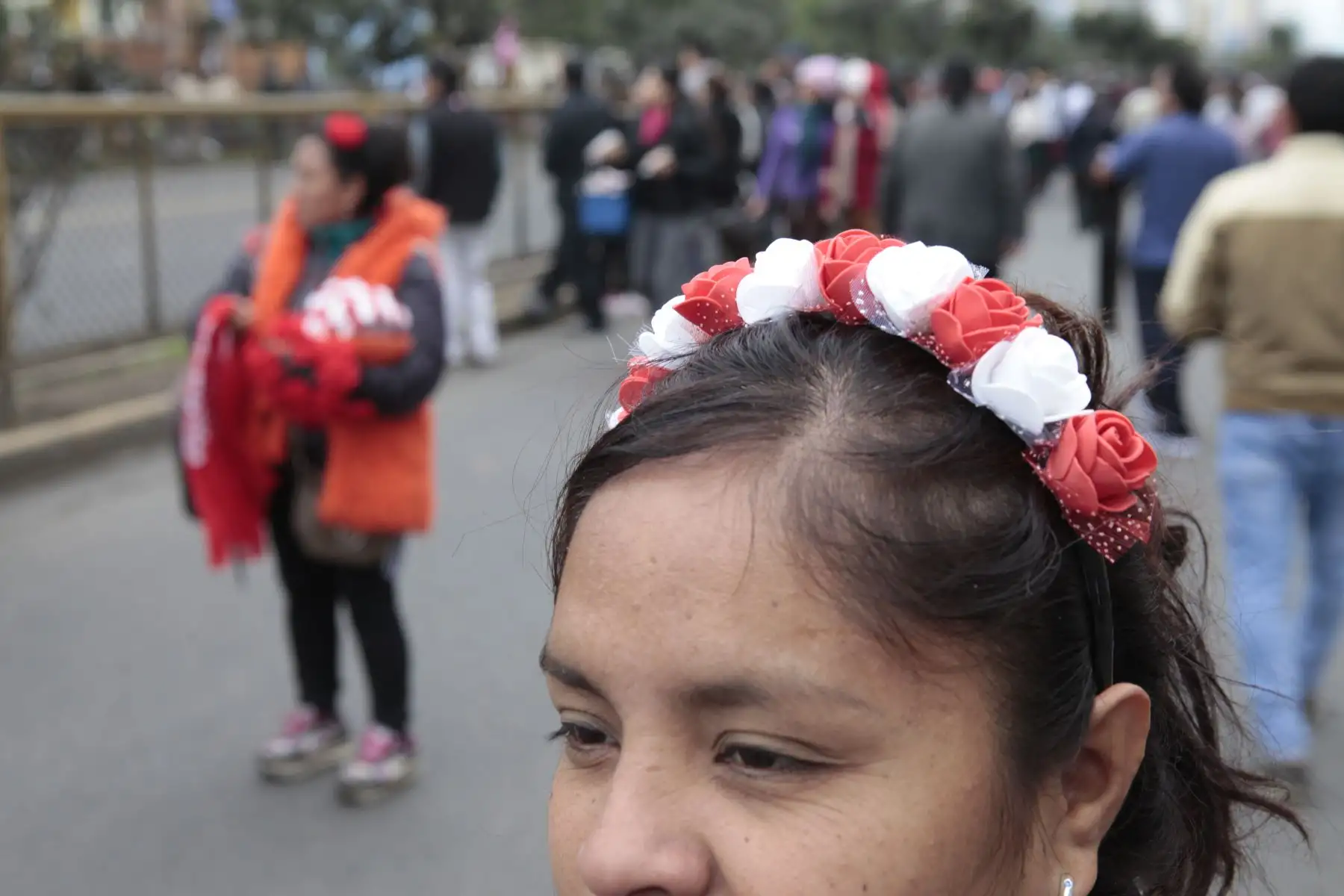 Peruanos celebran parada militar por fiestas patrias en la avenida Brasil.
Foto: ANDINA/Miguel Mejía Castro