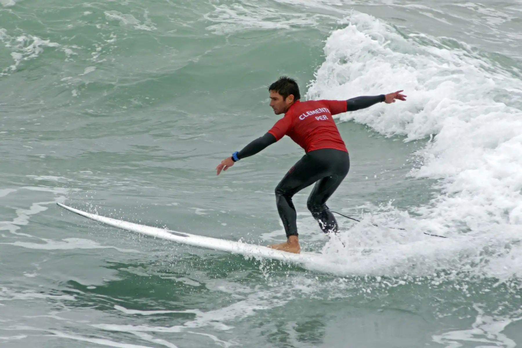 Piccolo Clemente participa en surf,  categoría longboard, pasa a la siguiente fase y mantiene sus  posibilidades de ganar una medalla en los Juegos Panamericanos 2019.
Foto: Lima 2019