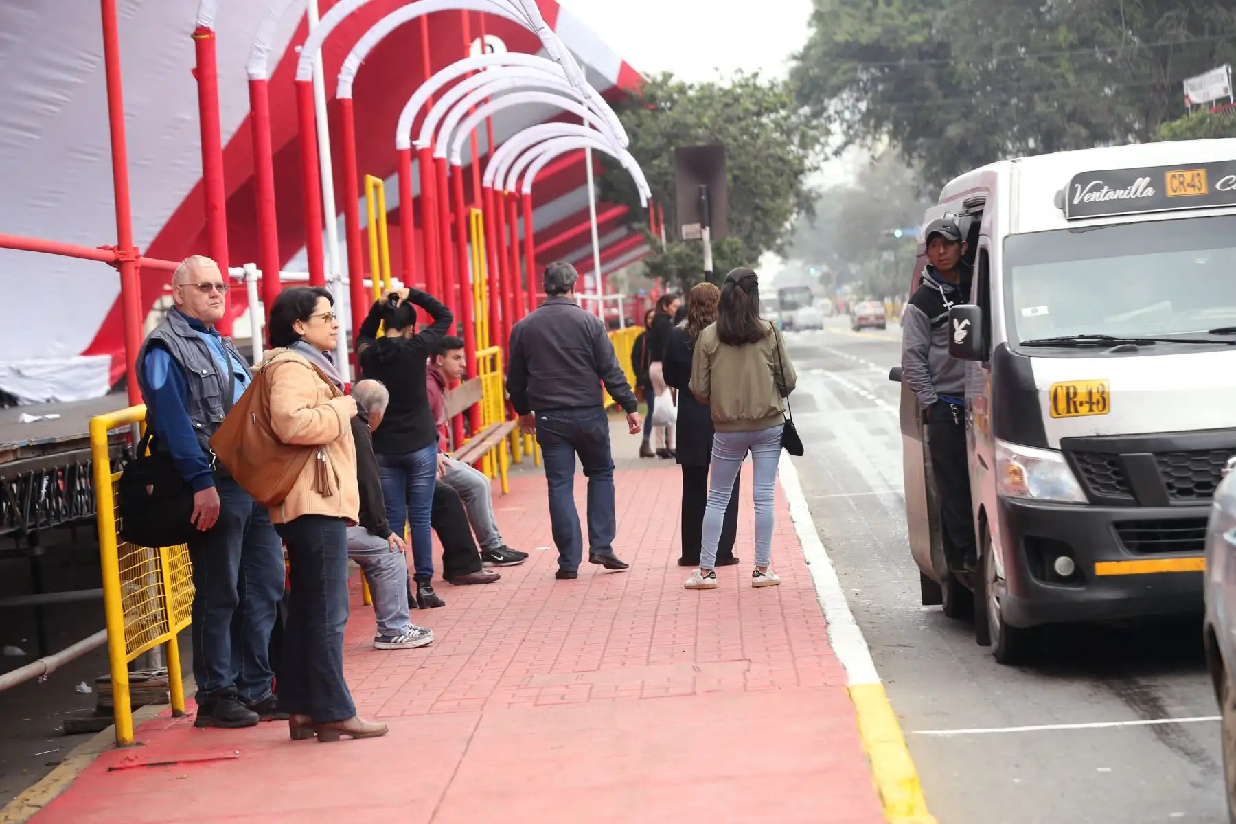 Av. Brasil queda ordenada tras trabajos de limpieza luego del desfile cívico militar. Foto: ANDINA/Norman Córdova