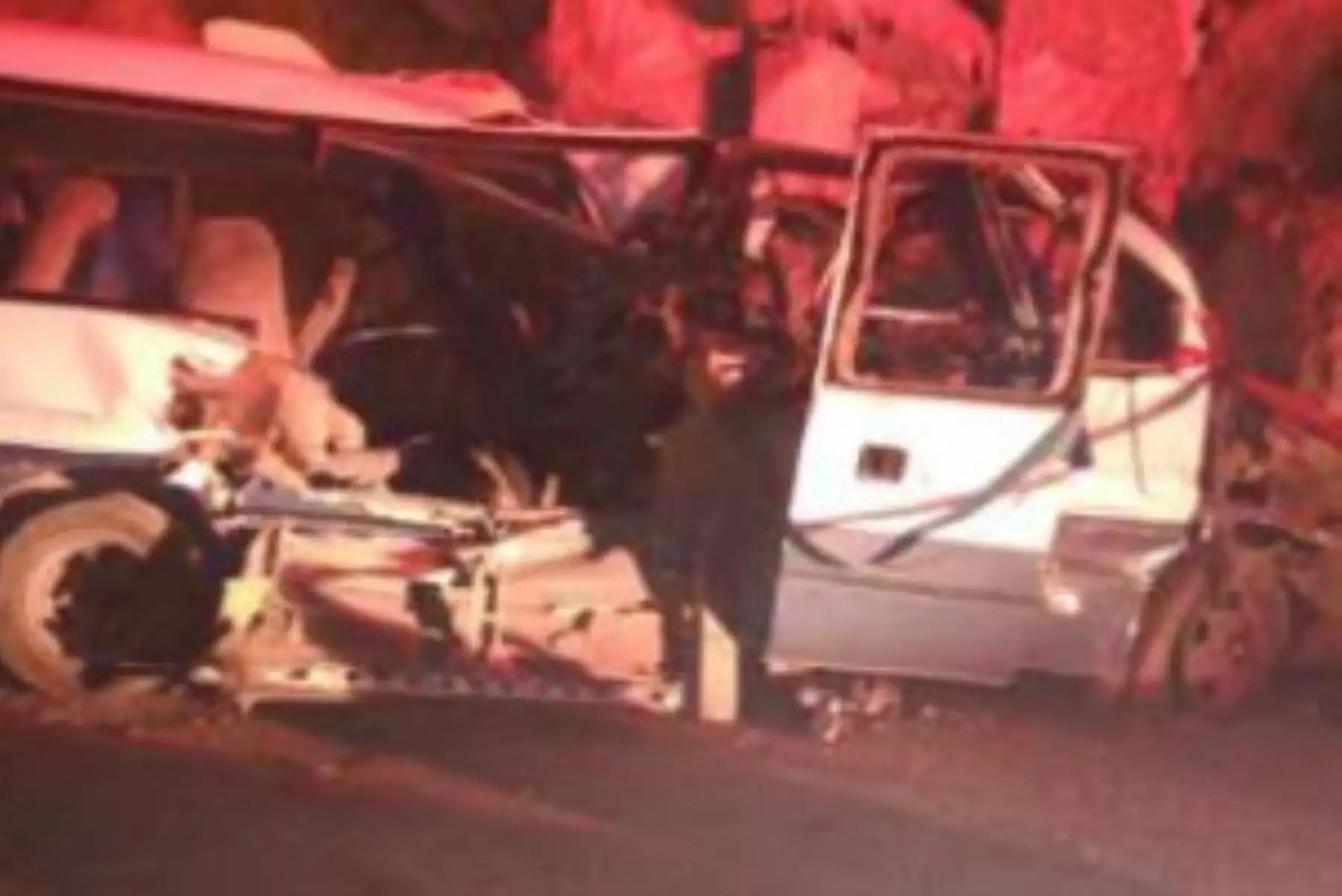 Accidente protagonizado por la cúster de placa B3Q-793 dejó 19 víctimas mortales en el distrito de Santa Rosa de Quives, provincia limeña de Canta.