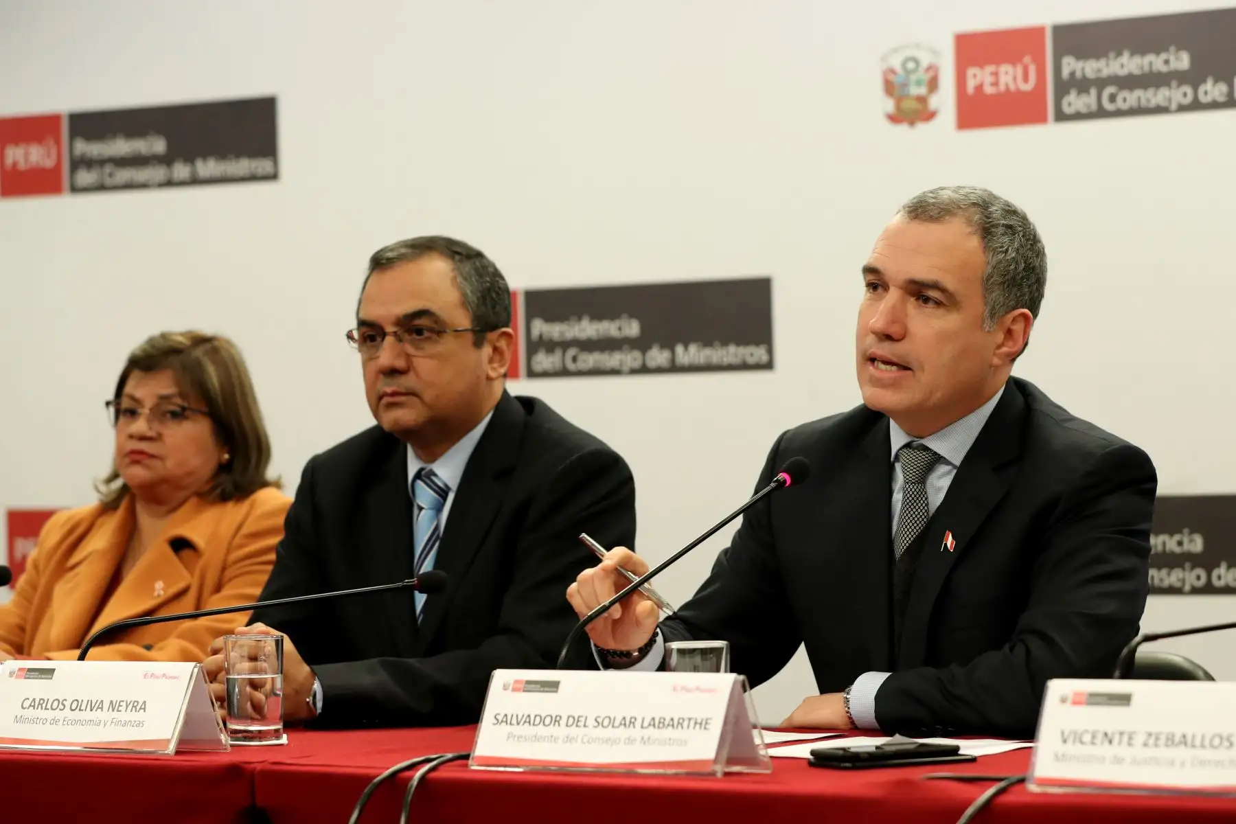 Presidente del Consejo de Ministros, Salvador del Solar brindó conferencia de prensa sobre la propuesta de proyecto de ley para adelantar elecciones generales, junto a titulares de los ministerios de Justicia, Economía y Salud
Foto: PCM
