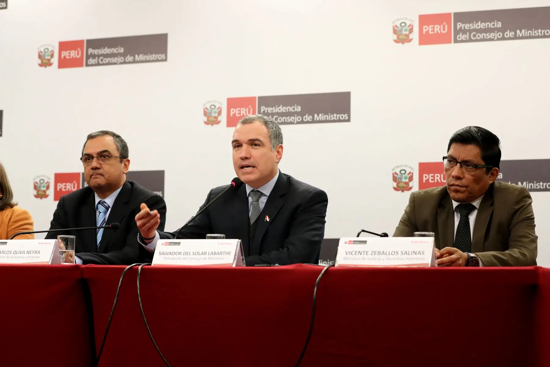 Presidente del Consejo de Ministros, Salvador del Solar brindó conferencia de prensa sobre la propuesta de proyecto de ley para adelantar elecciones generales, junto a titulares de los ministerios de Justicia, Economía y Salud
Foto: PCM
