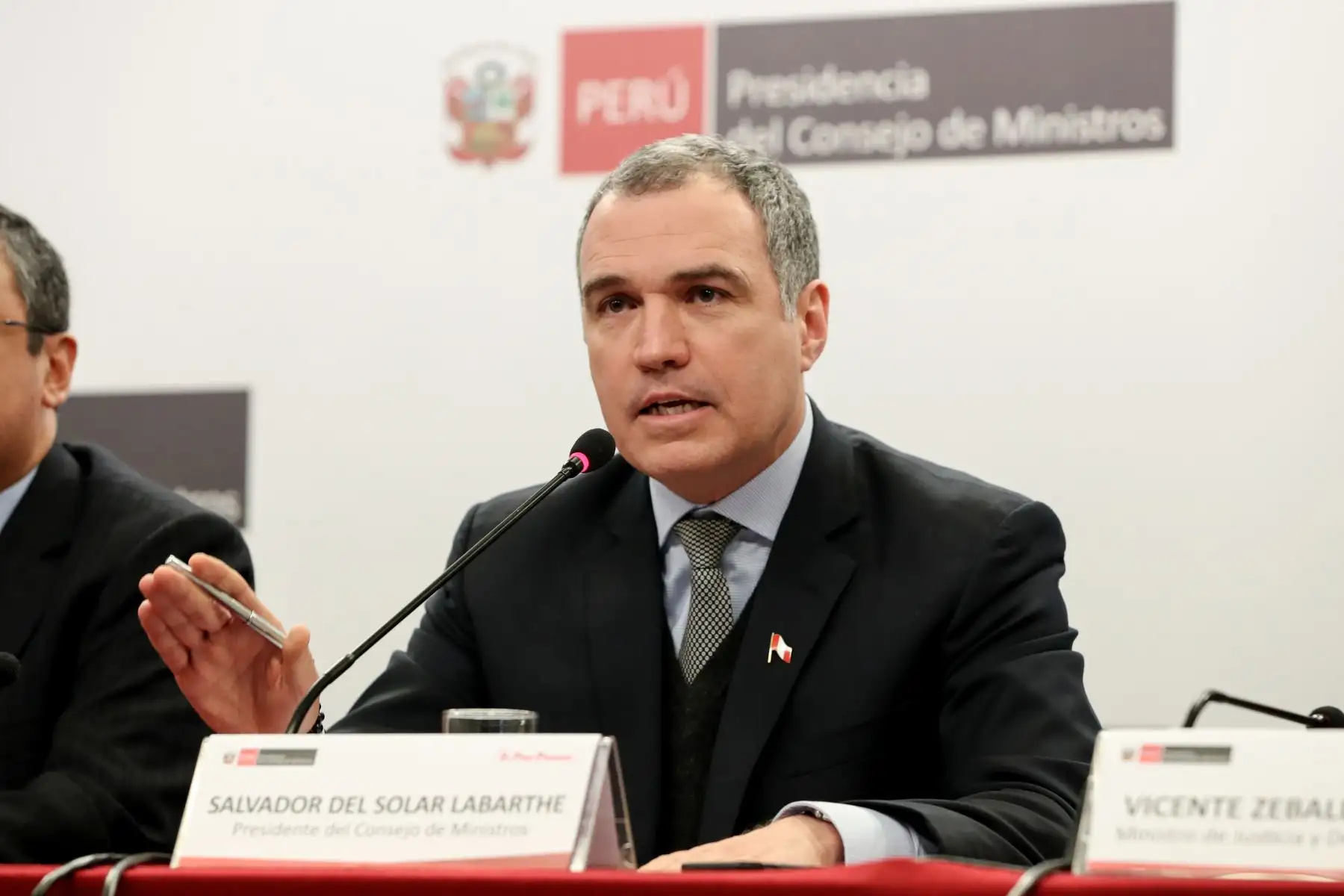 Presidente del Consejo de Ministros, Salvador del Solar brindó conferencia de prensa sobre la propuesta de proyecto de ley para adelantar elecciones generales, junto a titulares de los ministerios de Justicia, Economía y Salud
Foto: PCM