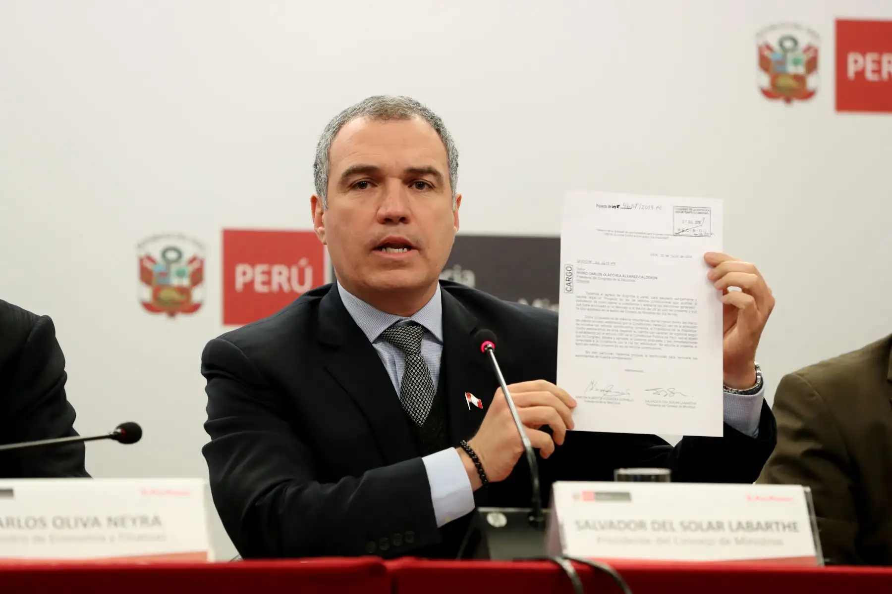 Presidente del Consejo de Ministros, Salvador del Solar brindó conferencia de prensa sobre la propuesta de proyecto de ley para adelantar elecciones generales, junto a titulares de los ministerios de Justicia, Economía y Salud
Foto: PCM