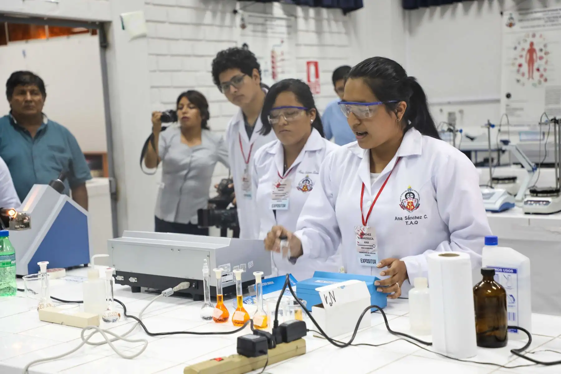 Laboratorio clínico. Foto: Minedu