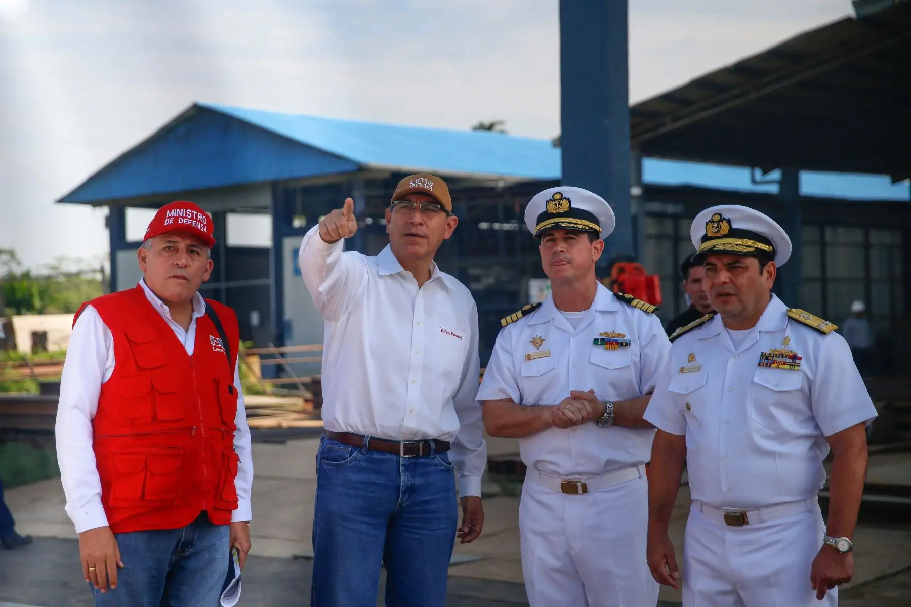 Jefe de Estado participa en ceremonia de zarpe del PIAS, Buques de Campaña y entrega de la barcaza 