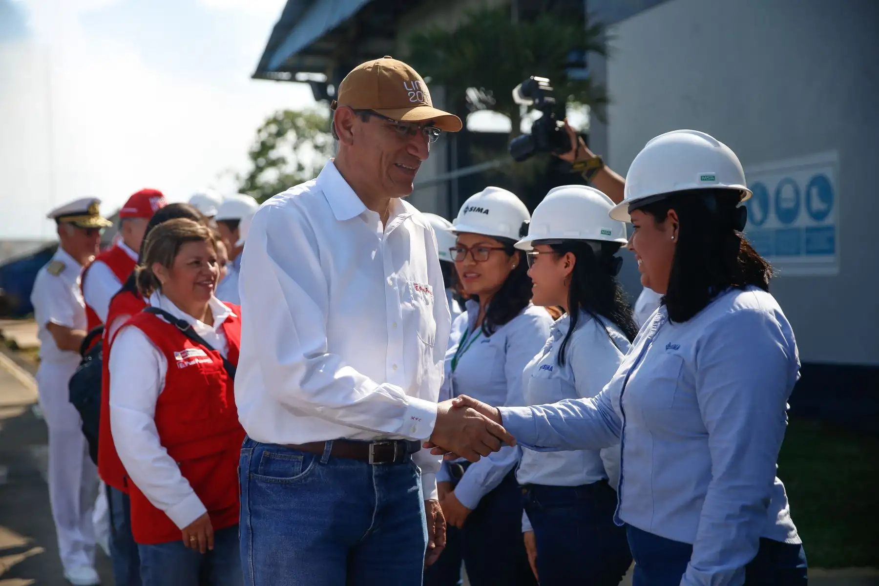 Jefe de Estado participa en ceremonia de zarpe del PIAS, Buques de Campaña y entrega de la barcaza 