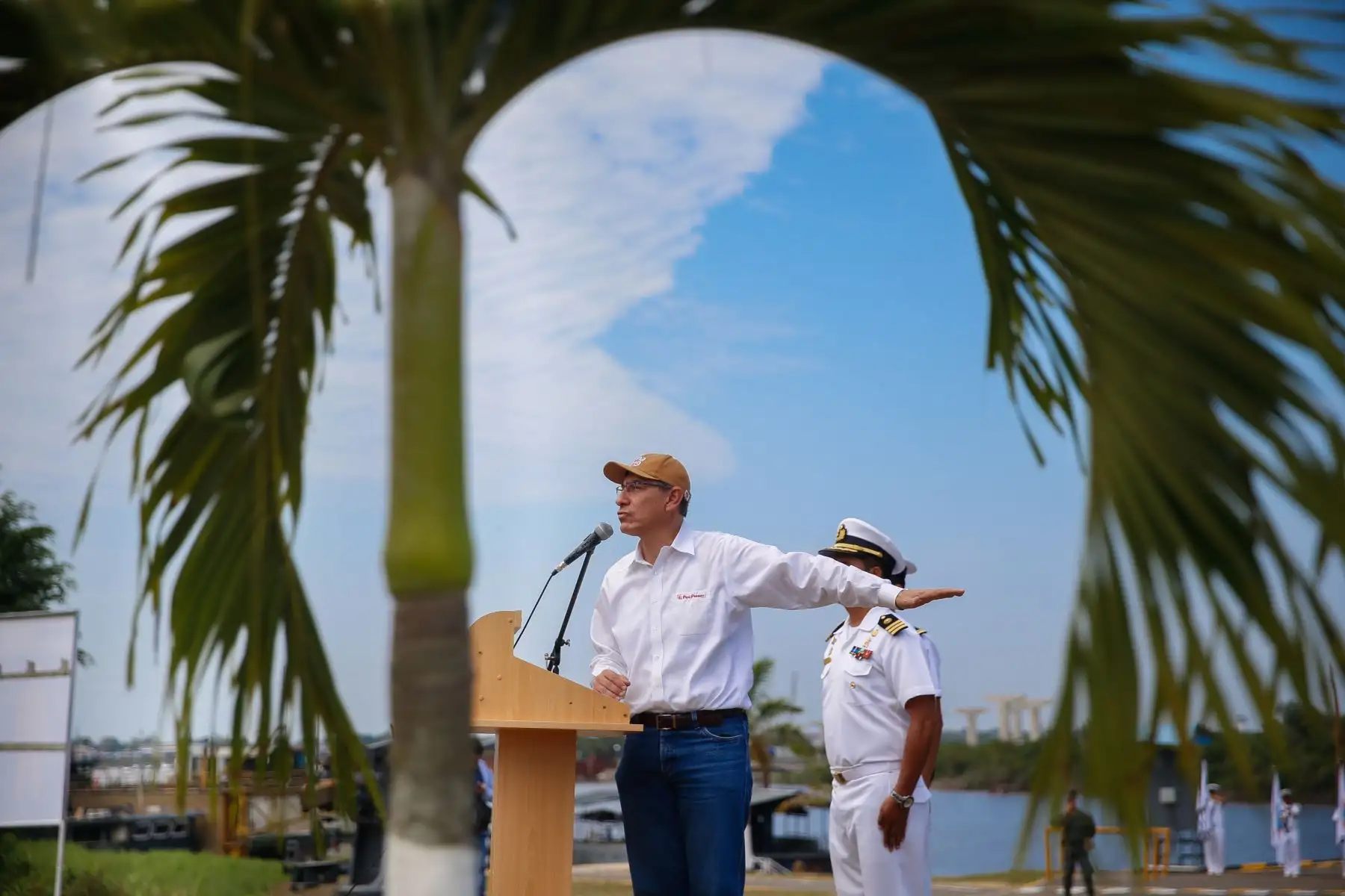 Jefe de Estado participa en ceremonia de zarpe del PIAS, Buques de Campaña y entrega de la barcaza 