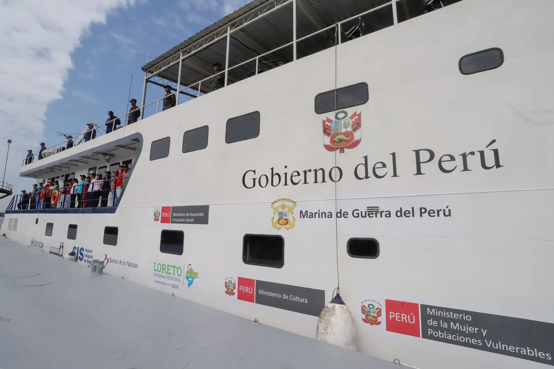 Jefe de Estado participa en ceremonia de zarpe del PIAS, Buques de Campaña y entrega de la barcaza 