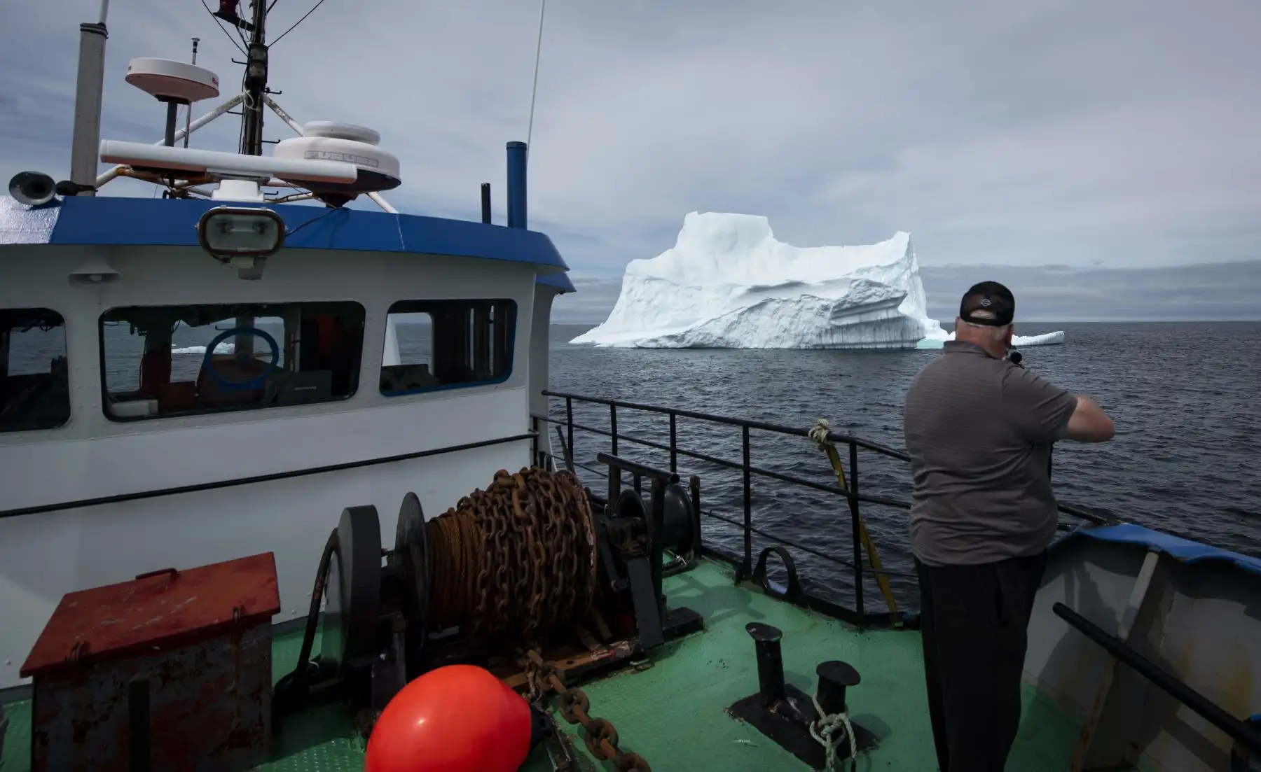 "Estamos tratando de apuntar al nicho de mercado de alimentos y productos saludables", dice el ex pescador Edward Kean, un cazador de iceberg.  AFP